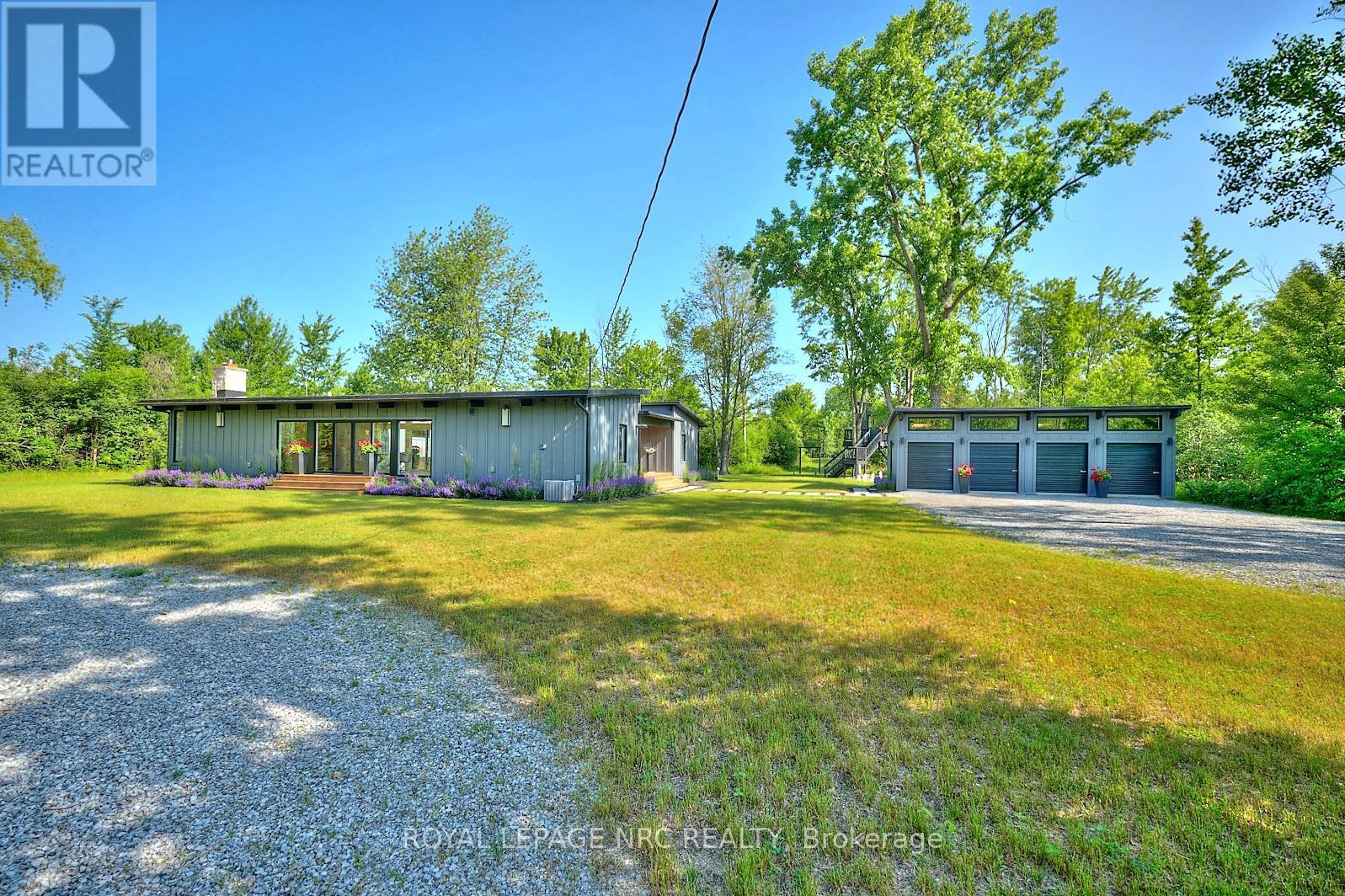 












1904 MACDONALD DRIVE

,
Fort Erie (Crescent Park),




Ontario
L2A5M4

