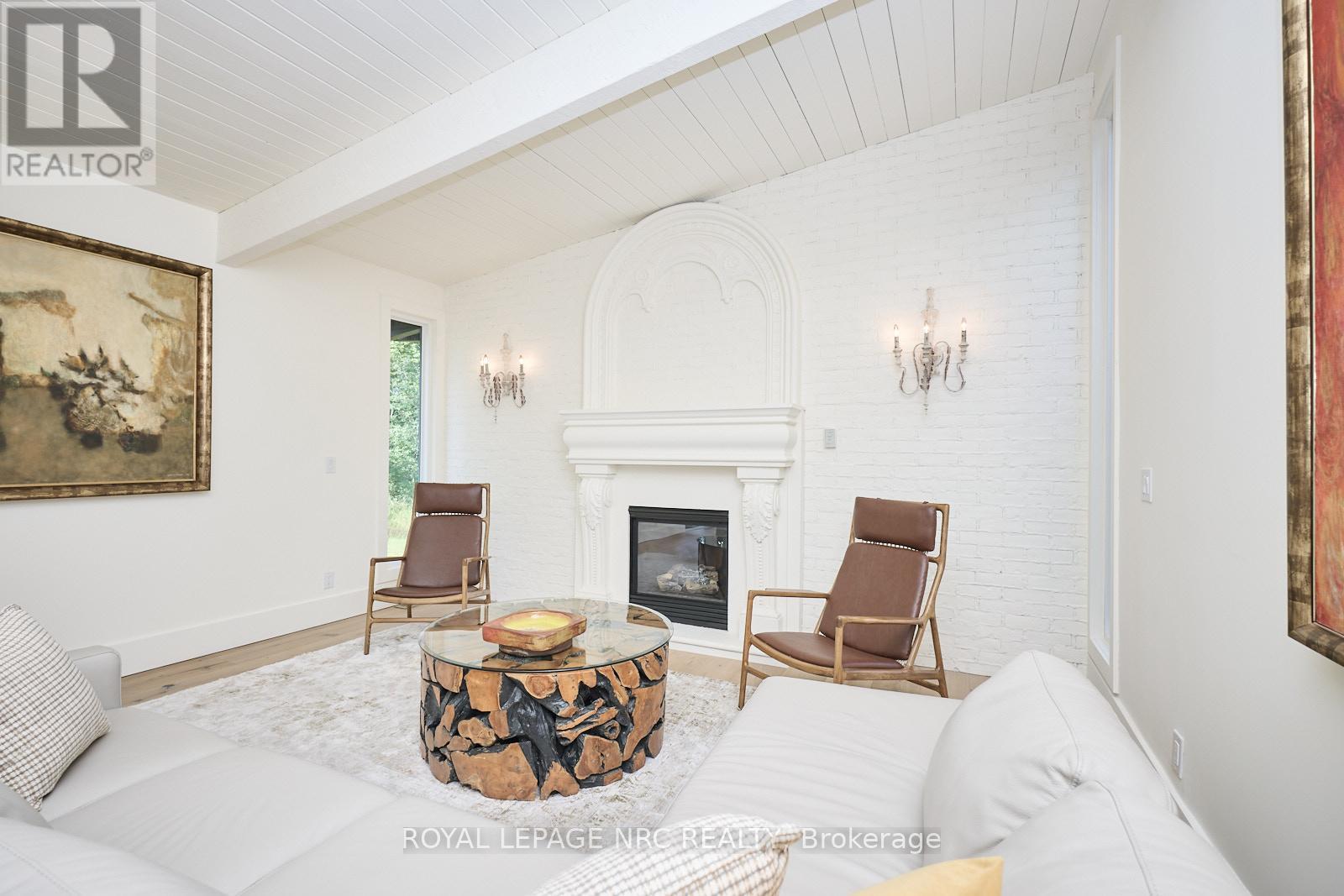 












1904 MACDONALD DRIVE

,
Fort Erie (Crescent Park),




Ontario
L2A5M4

