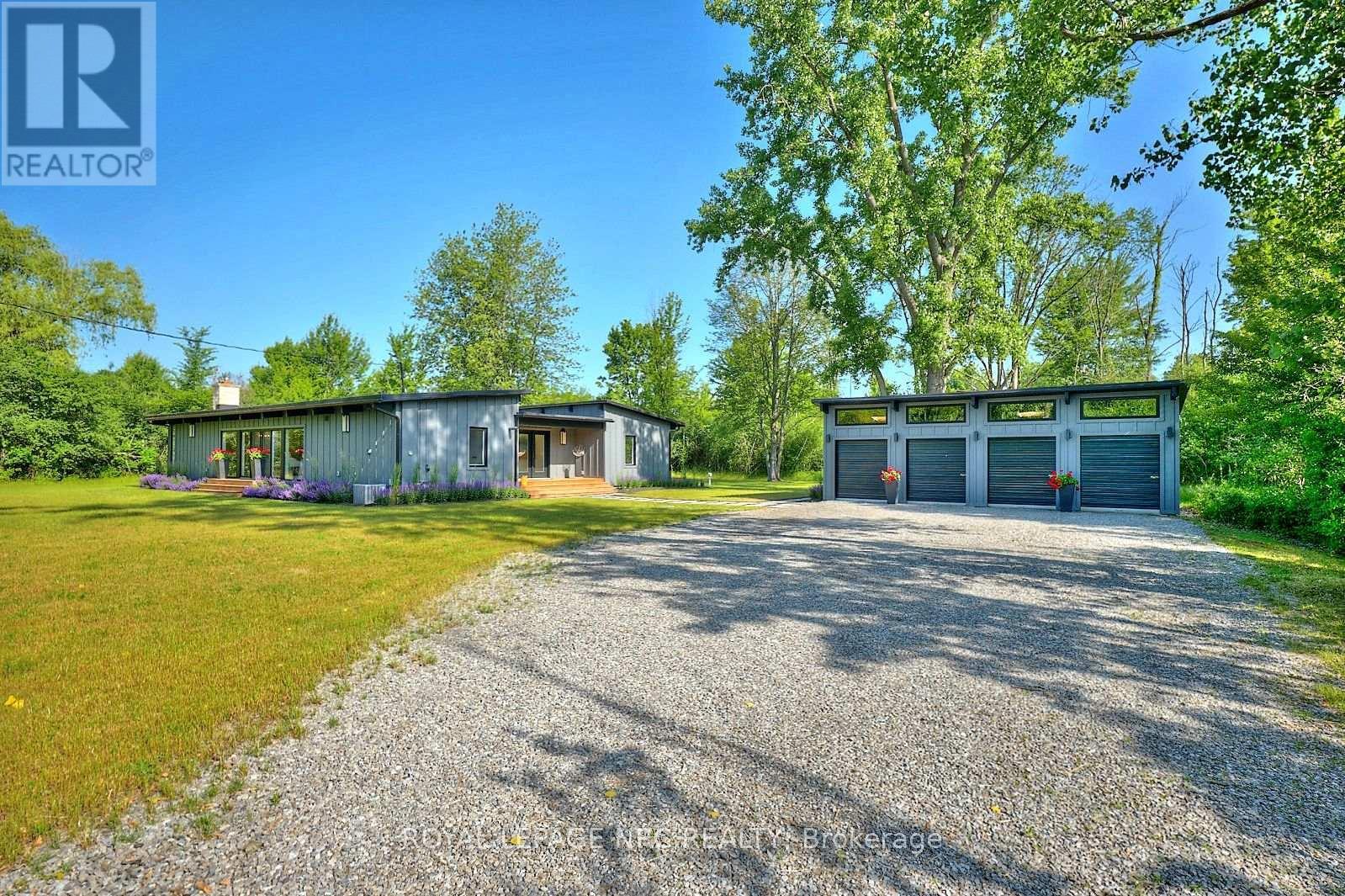 












1904 MACDONALD DRIVE

,
Fort Erie (Crescent Park),




Ontario
L2A5M4

