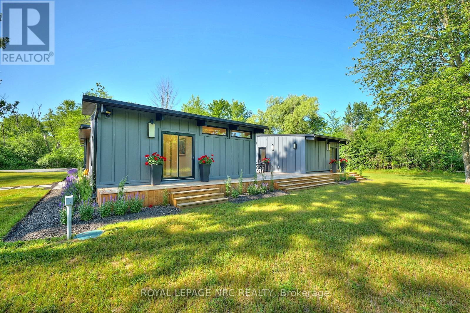 












1904 MACDONALD DRIVE

,
Fort Erie (Crescent Park),




Ontario
L2A5M4

