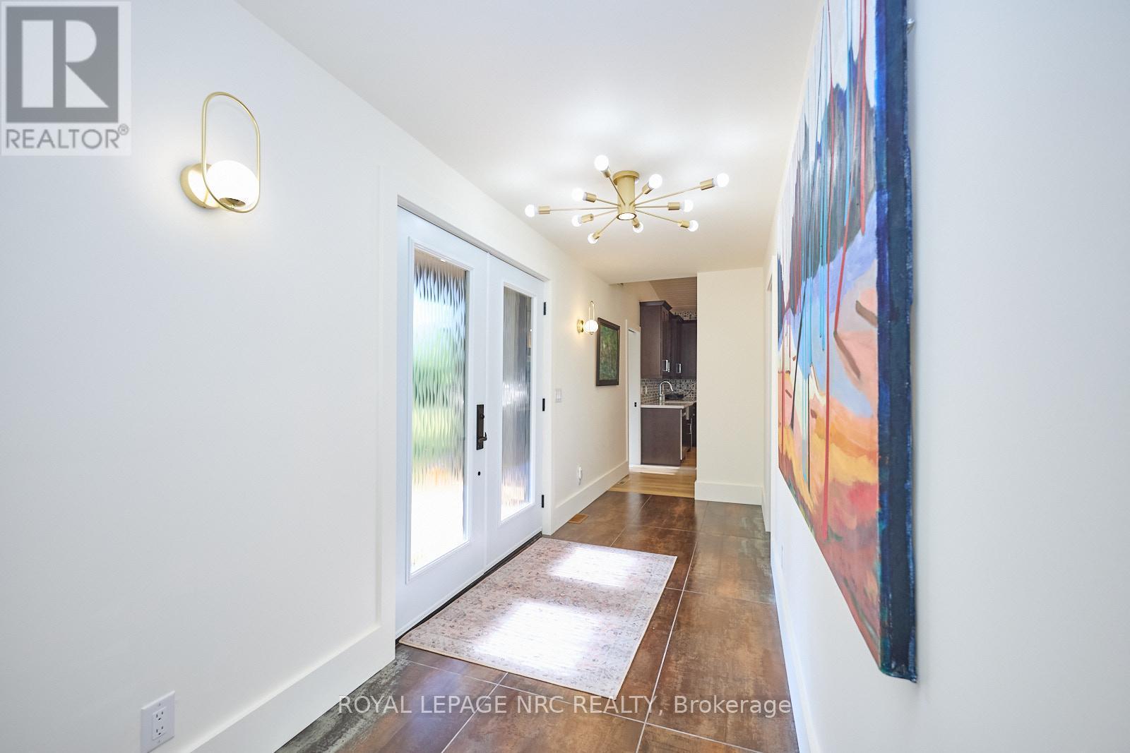 












1904 MACDONALD DRIVE

,
Fort Erie (Crescent Park),




Ontario
L2A5M4

