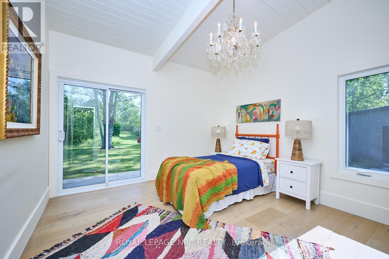 












1904 MACDONALD DRIVE

,
Fort Erie (Crescent Park),




Ontario
L2A5M4

