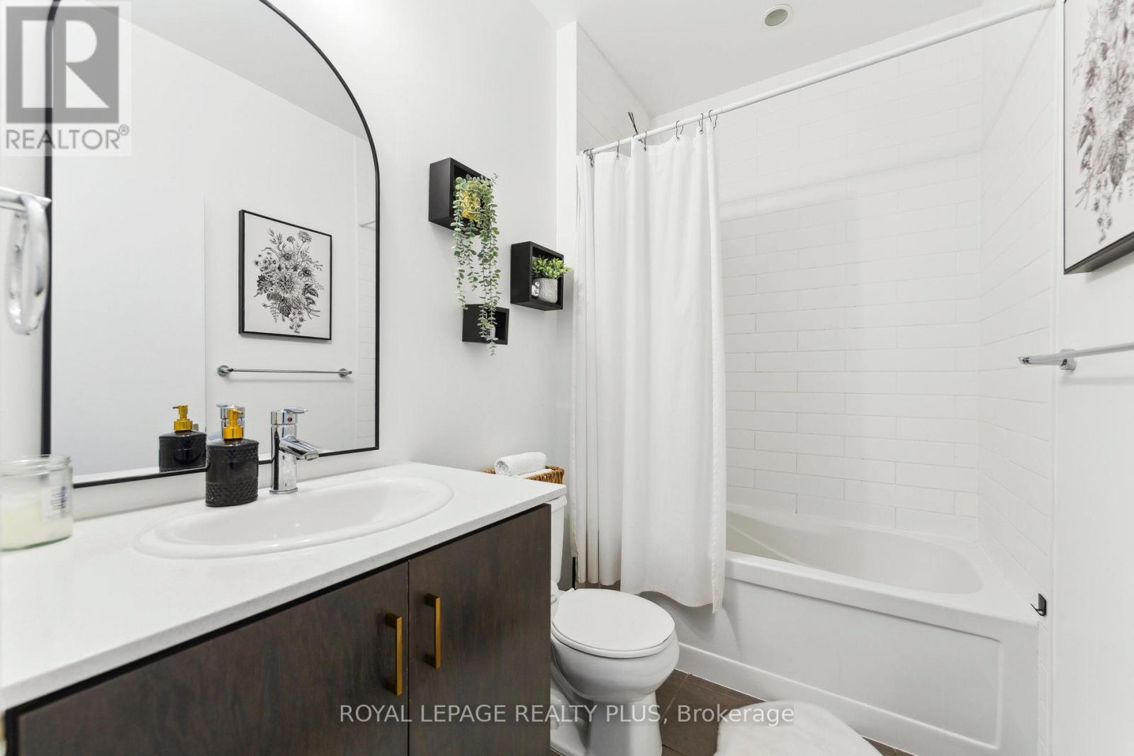 












603 - 365 PRINCE OF WALES DRIVE

,
Mississauga,




Ontario
L5B0G6

