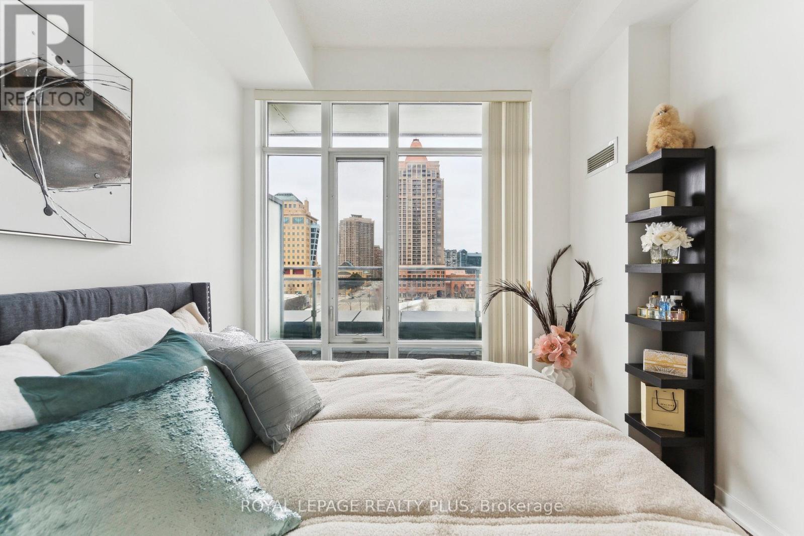 












603 - 365 PRINCE OF WALES DRIVE

,
Mississauga,




Ontario
L5B0G6

