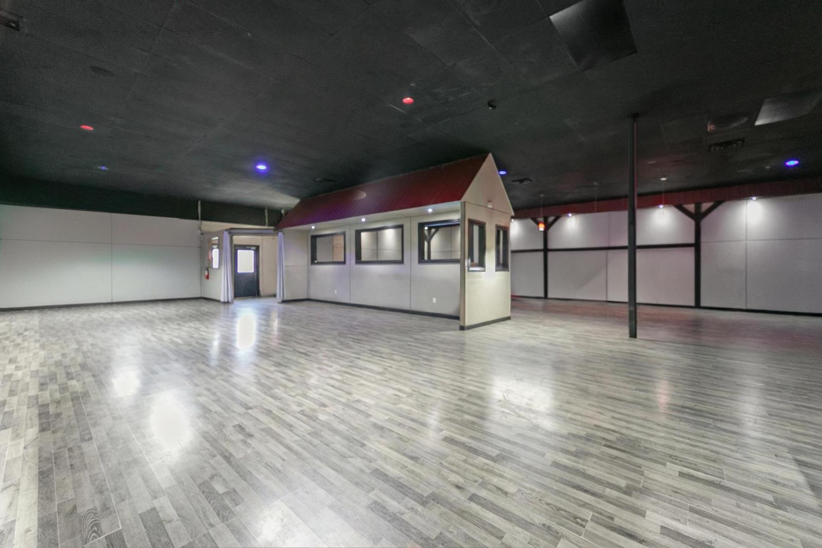 












5017  51 St

,
Camrose,




Alberta
T4V1N5

