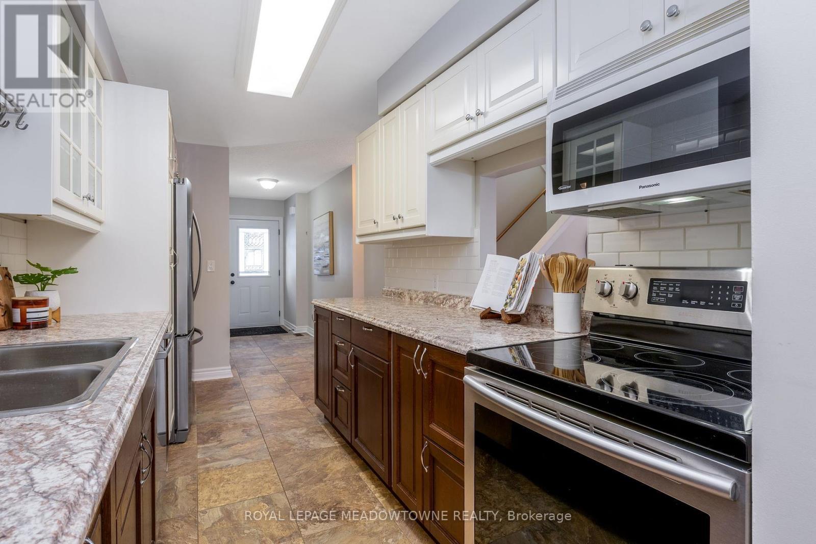 












51 LYNDEN CIRCLE

,
Halton Hills,




Ontario
L7G4Y7

