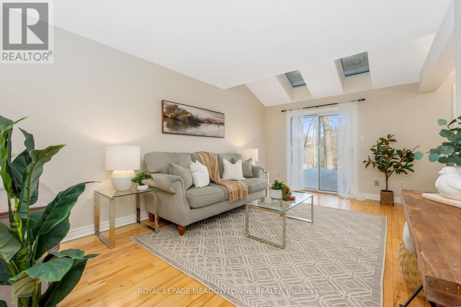 












51 LYNDEN CIRCLE

,
Halton Hills,




Ontario
L7G4Y7

