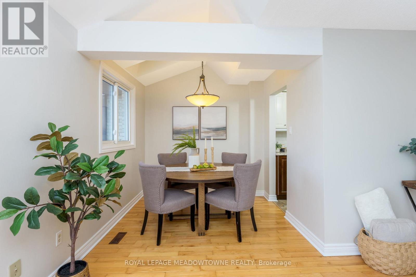 












51 LYNDEN CIRCLE

,
Halton Hills,




Ontario
L7G4Y7

