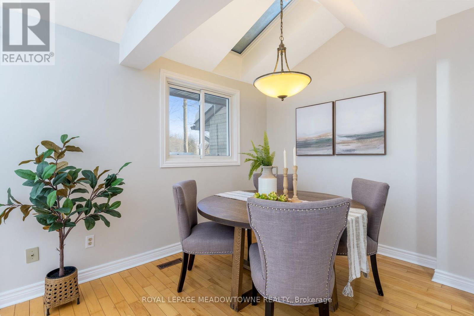 












51 LYNDEN CIRCLE

,
Halton Hills,




Ontario
L7G4Y7

