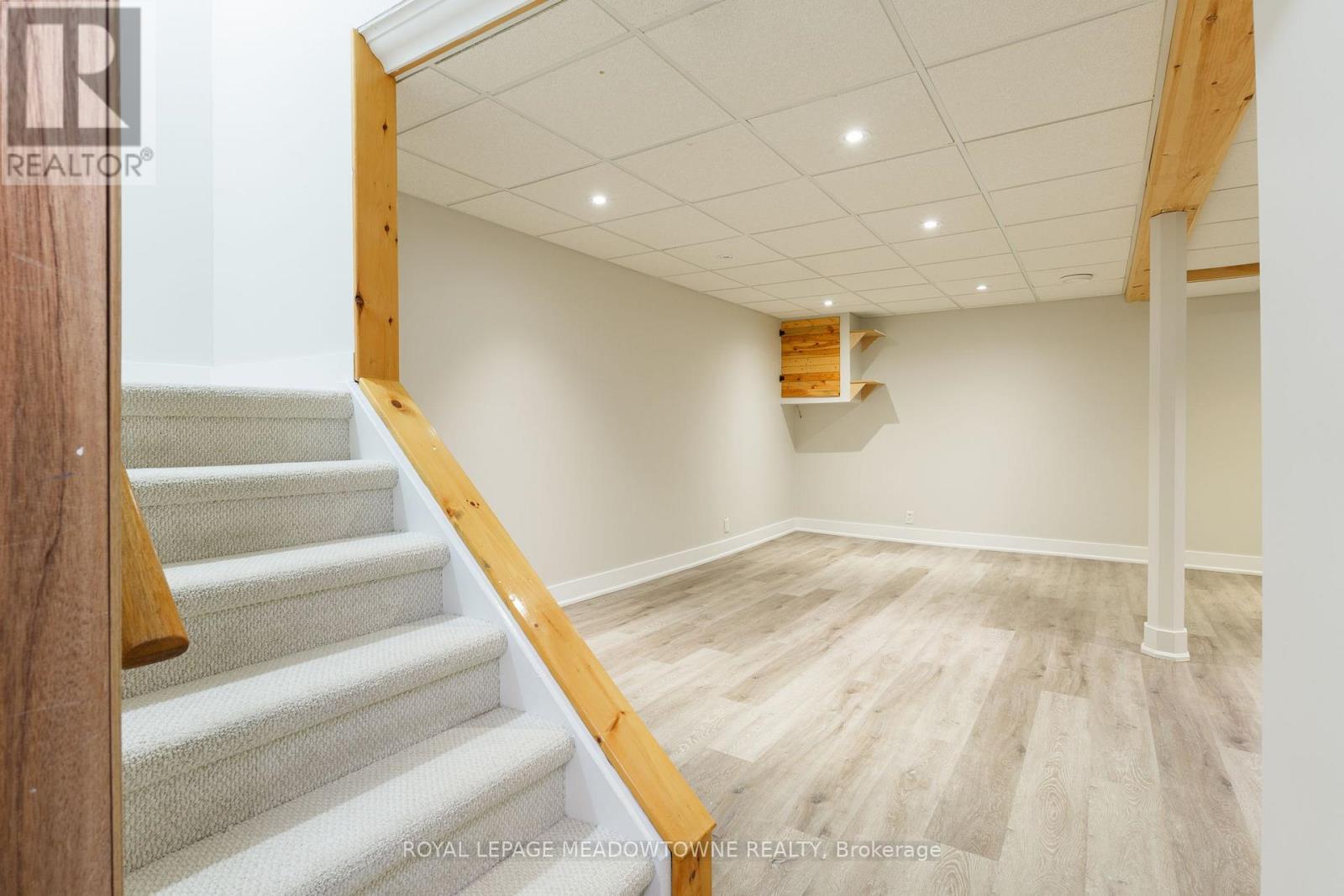 












51 LYNDEN CIRCLE

,
Halton Hills,




Ontario
L7G4Y7

