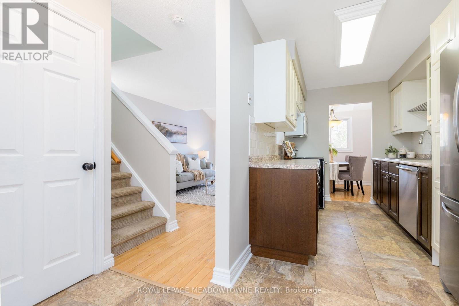 












51 LYNDEN CIRCLE

,
Halton Hills,




Ontario
L7G4Y7

