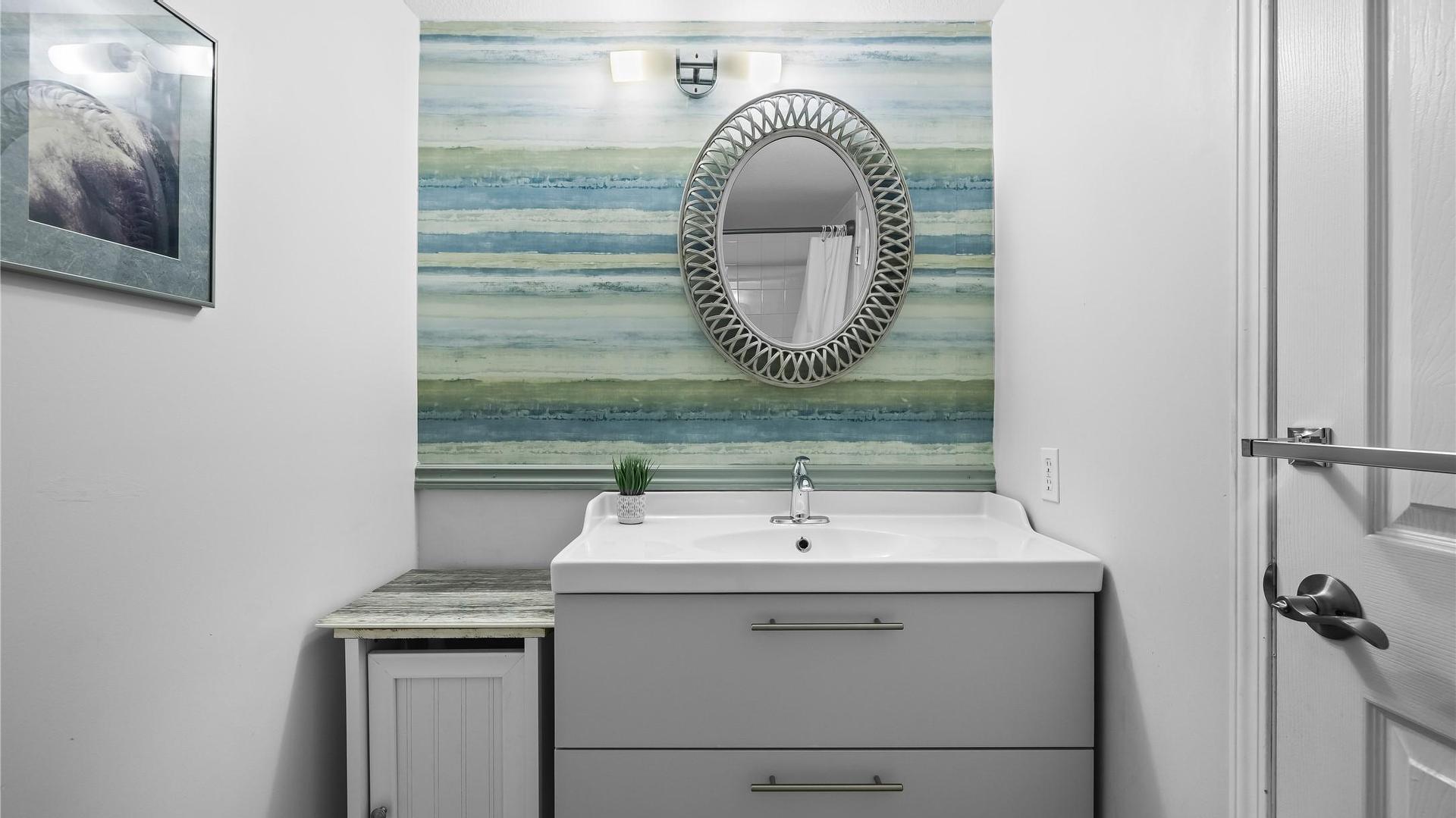 









200


Hollywood

Road, 205,
Kelowna,




BC
V1X 6Y9

