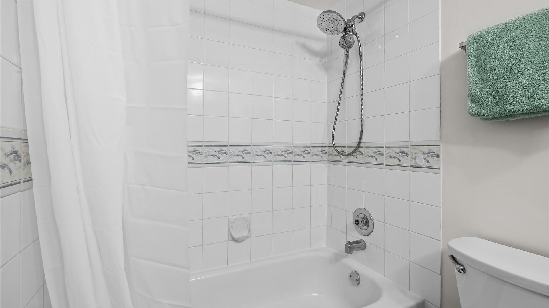 









200


Hollywood

Road, 205,
Kelowna,




BC
V1X 6Y9

