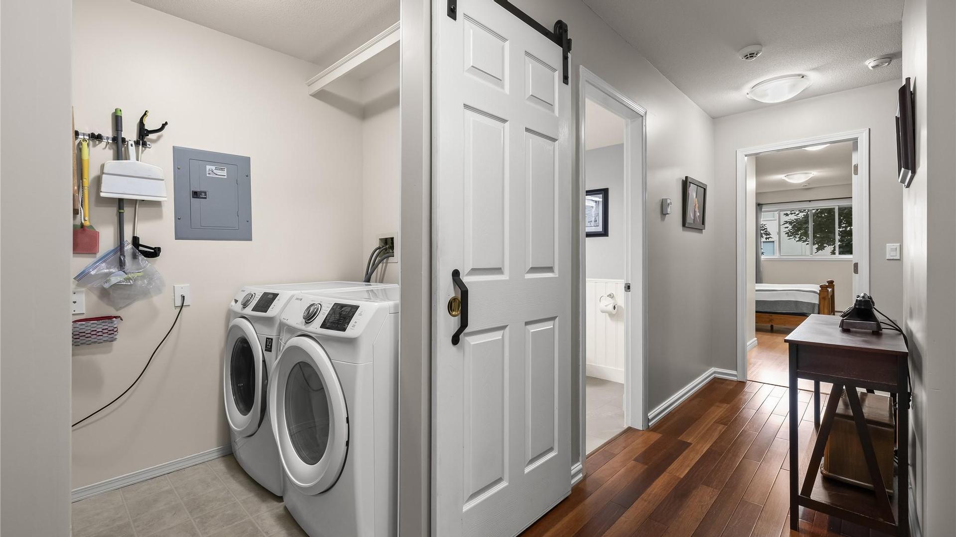 









200


Hollywood

Road, 205,
Kelowna,




BC
V1X 6Y9

