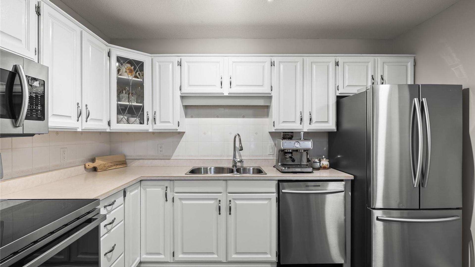 









200


Hollywood

Road, 205,
Kelowna,




BC
V1X 6Y9

