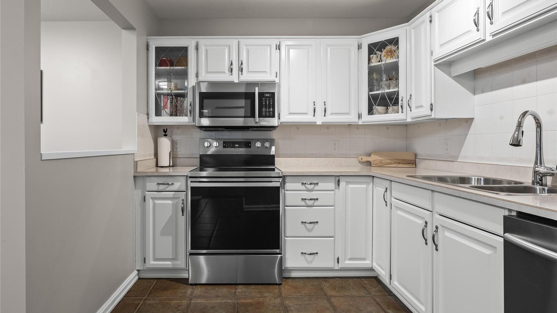 









200


Hollywood

Road, 205,
Kelowna,




BC
V1X 6Y9

