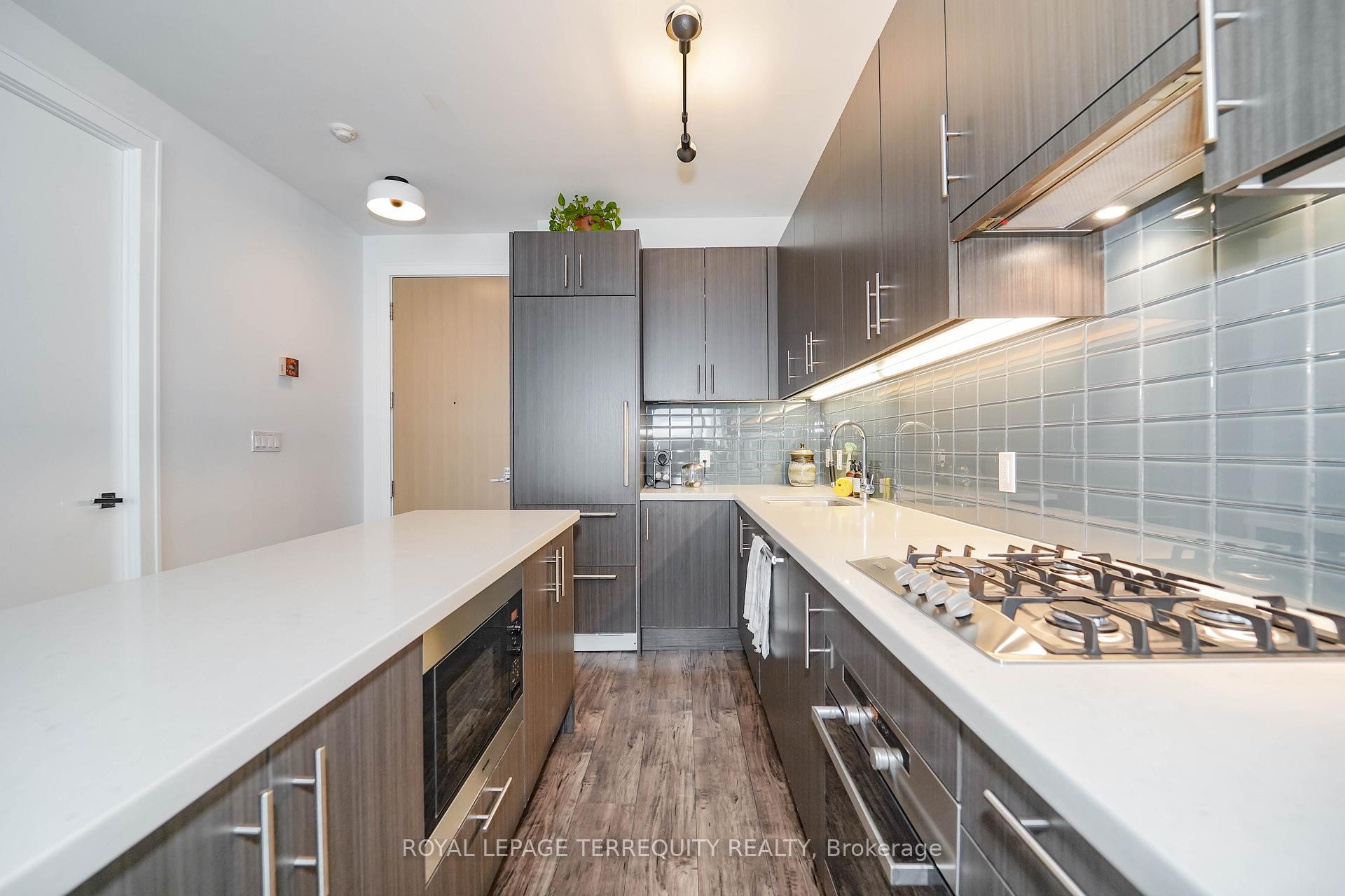 









29


Queens Quay

N/A East, 410,
Toronto,




ON
M5E 0A4


