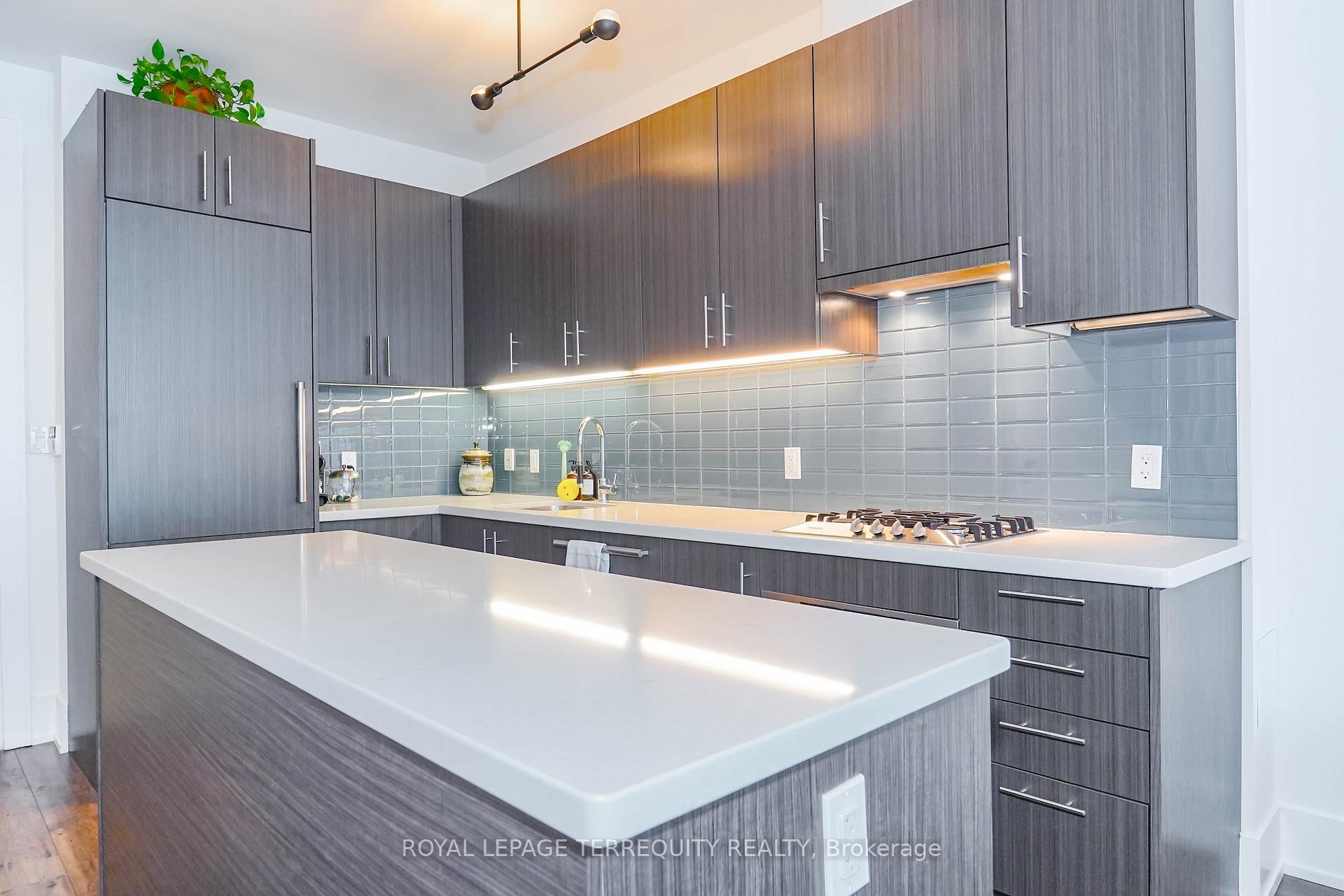 









29


Queens Quay

N/A East, 410,
Toronto,




ON
M5E 0A4

