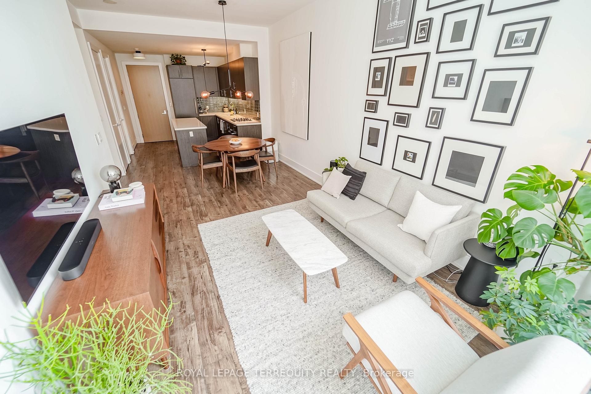 









29


Queens Quay

N/A East, 410,
Toronto,




ON
M5E 0A4

