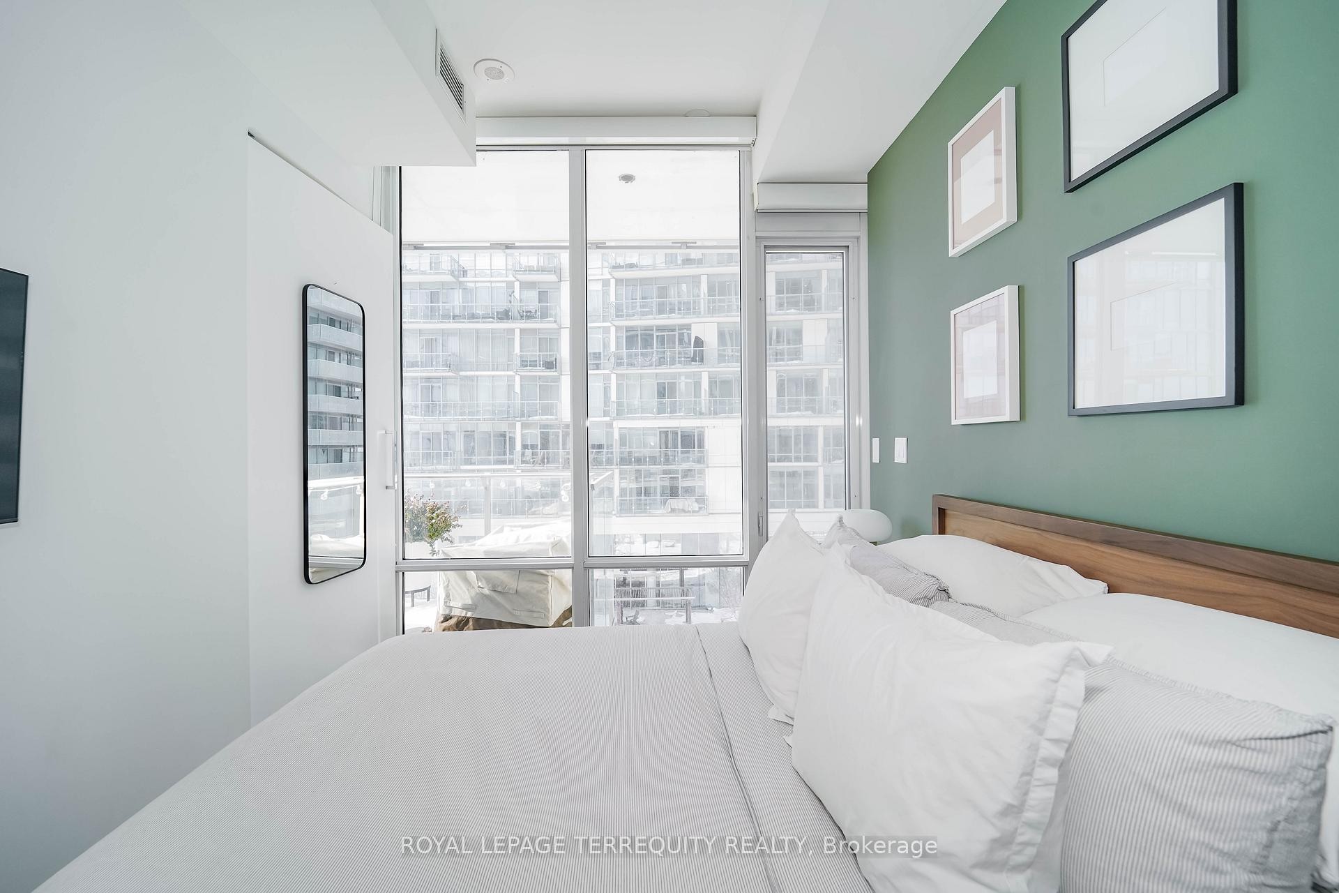 









29


Queens Quay

N/A East, 410,
Toronto,




ON
M5E 0A4

