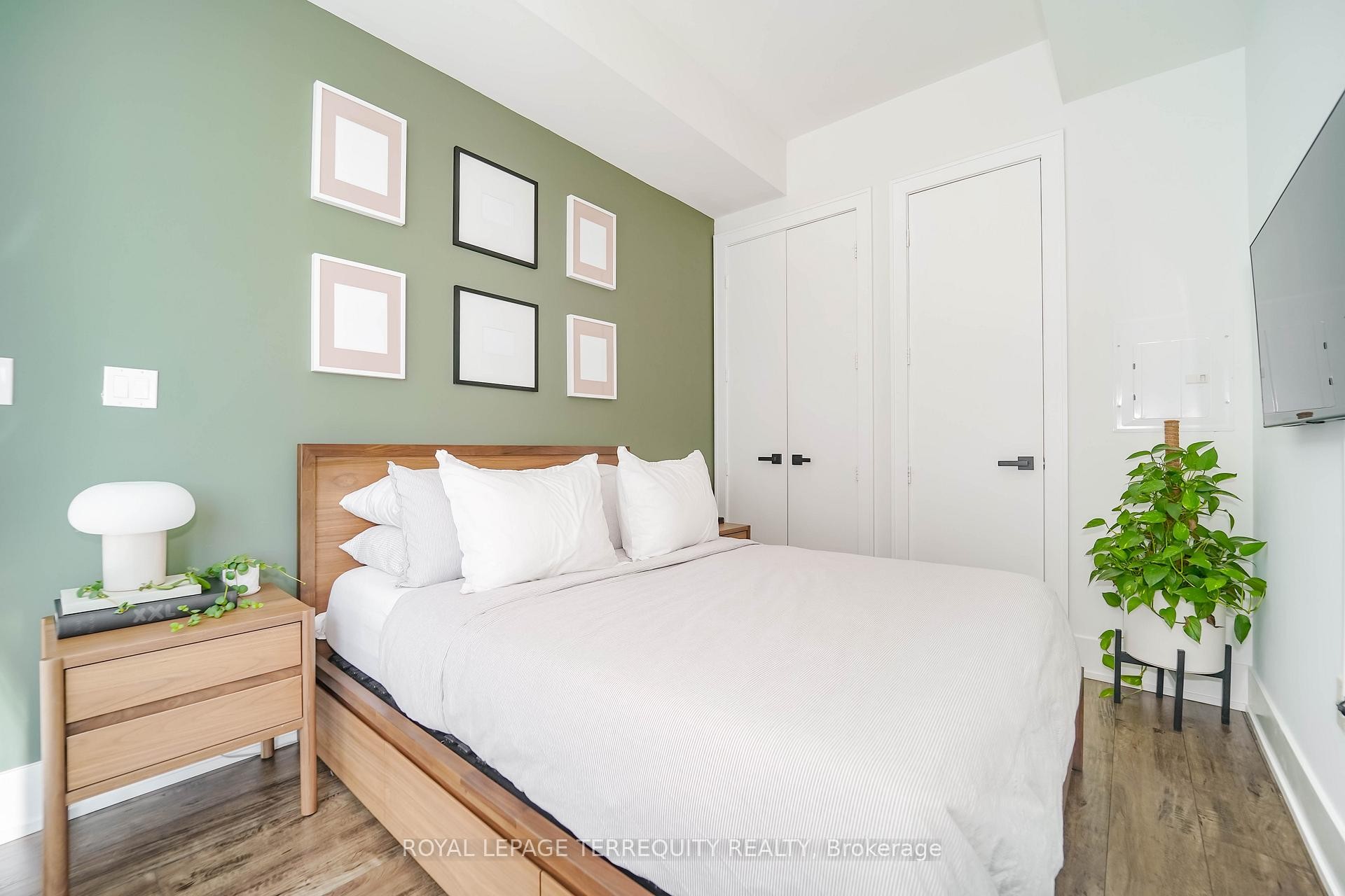 









29


Queens Quay

N/A East, 410,
Toronto,




ON
M5E 0A4

