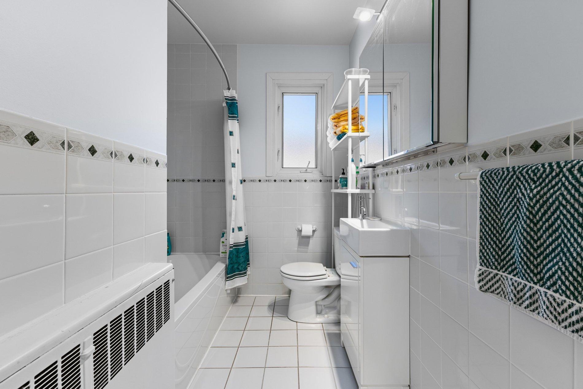 









4900


Boul. Cavendish

,
Montréal (Côte-des-Neiges/Notre-Dame-de-Grâce),




QC
H4V2R3

