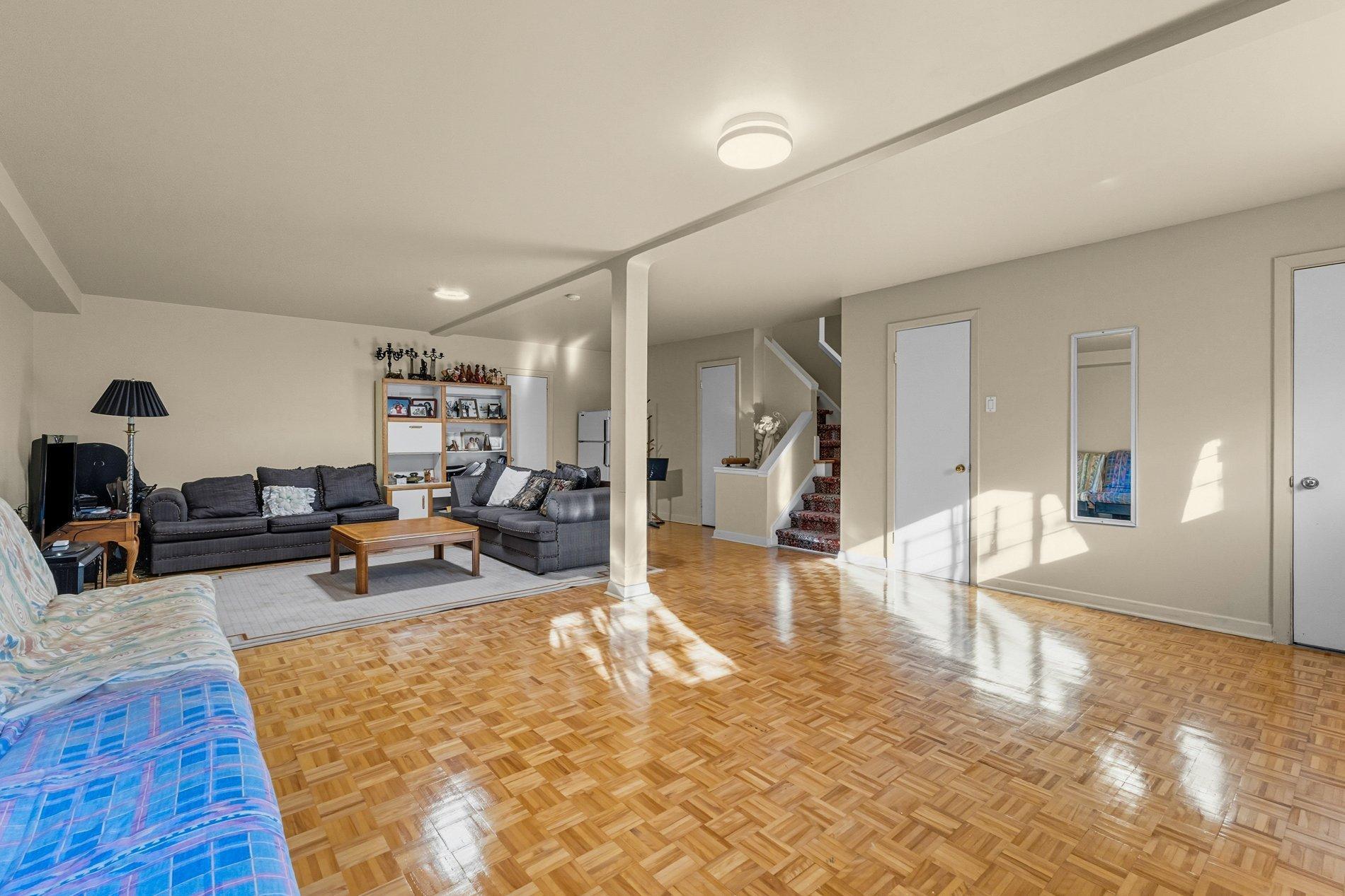 









4900


Boul. Cavendish

,
Montréal (Côte-des-Neiges/Notre-Dame-de-Grâce),




QC
H4V2R3

