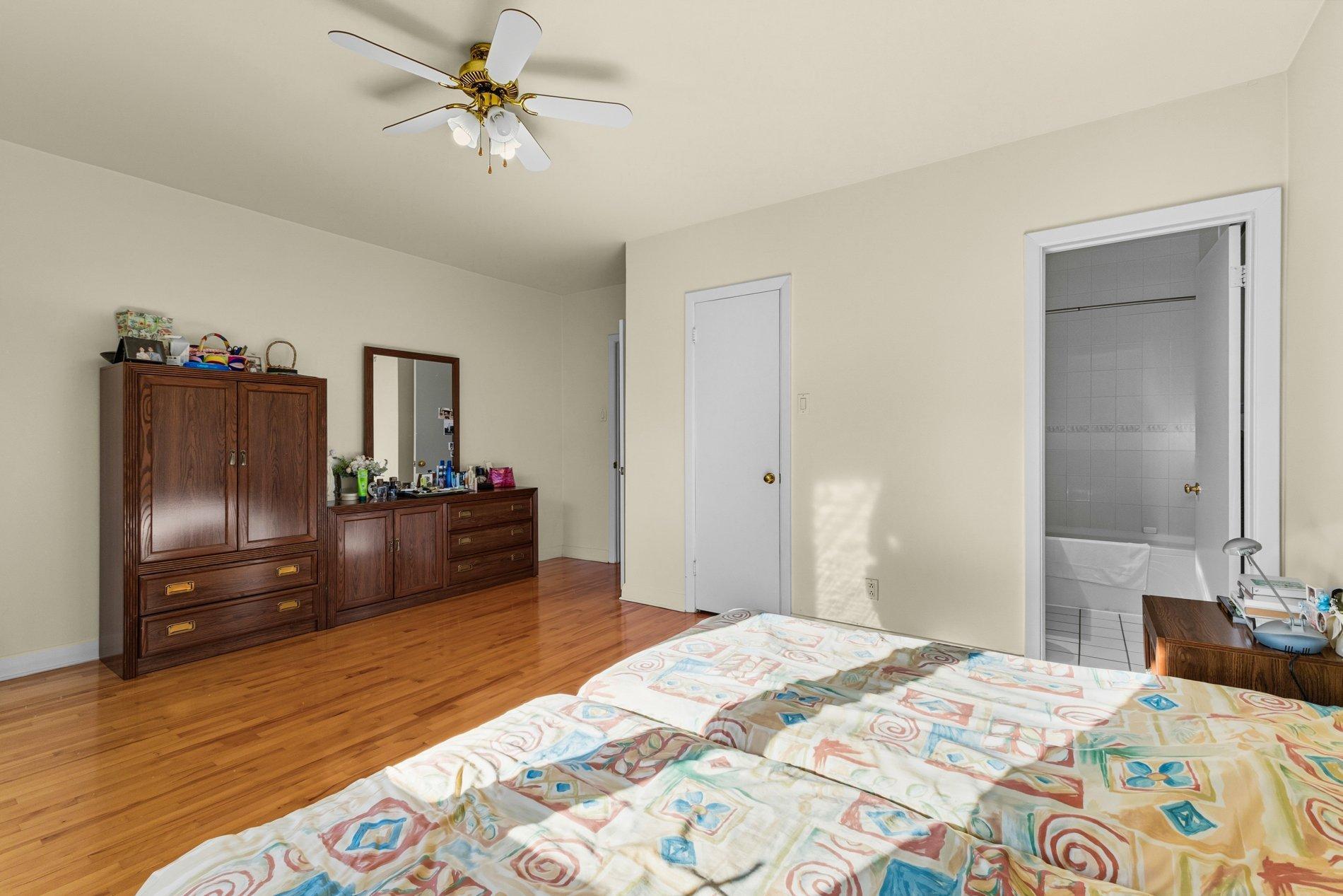 









4900


Boul. Cavendish

,
Montréal (Côte-des-Neiges/Notre-Dame-de-Grâce),




QC
H4V2R3

