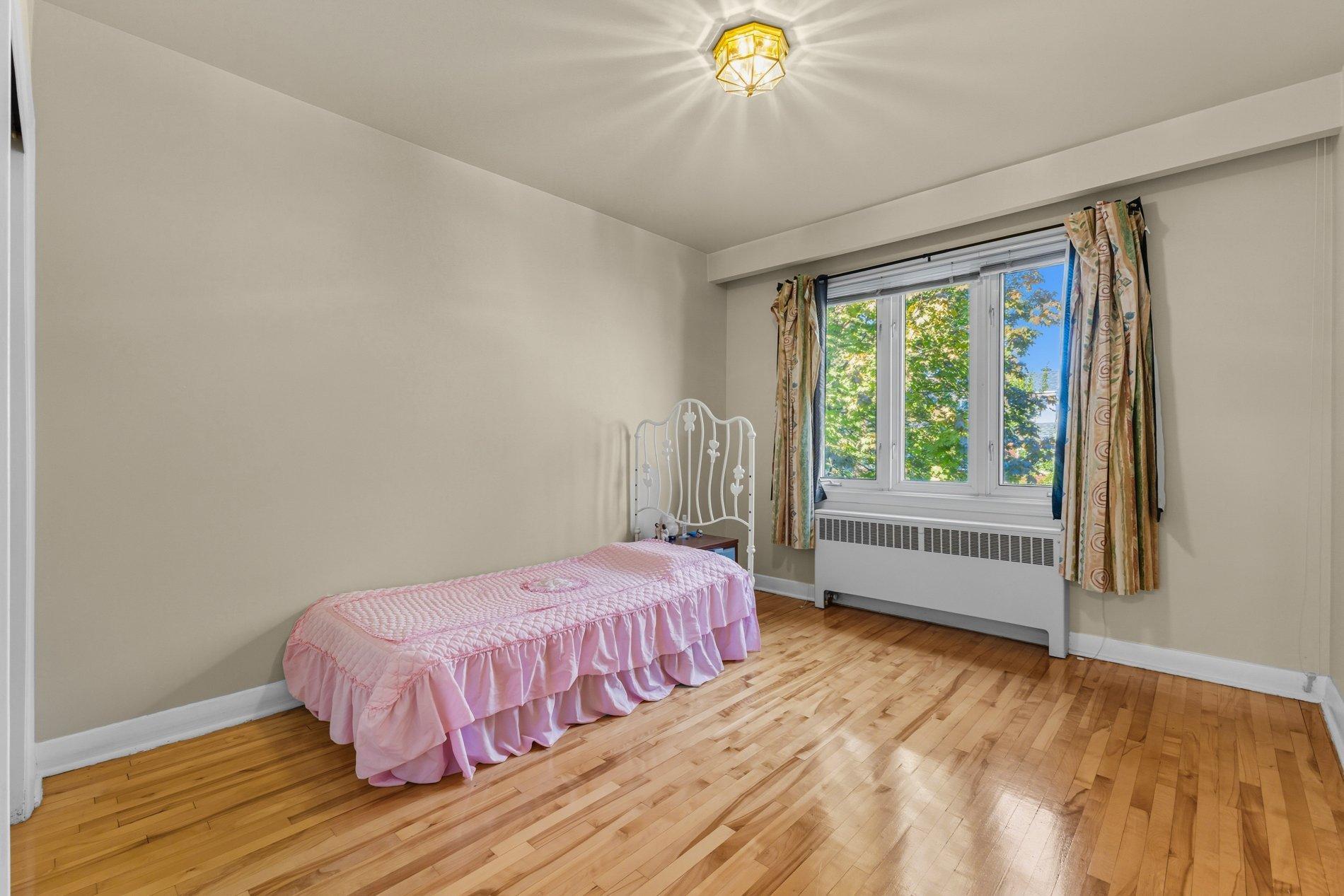 









4900


Boul. Cavendish

,
Montréal (Côte-des-Neiges/Notre-Dame-de-Grâce),




QC
H4V2R3

