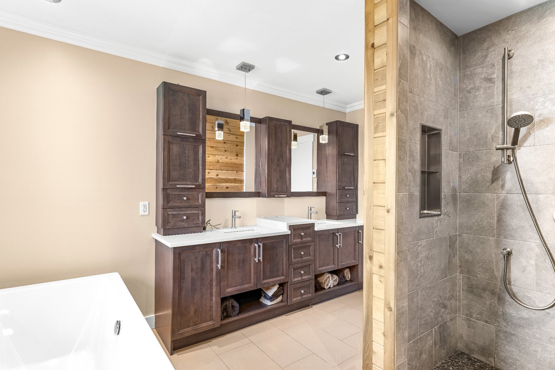 









916


Ch. Viens

,
Magog,




QC
J1X7T1

