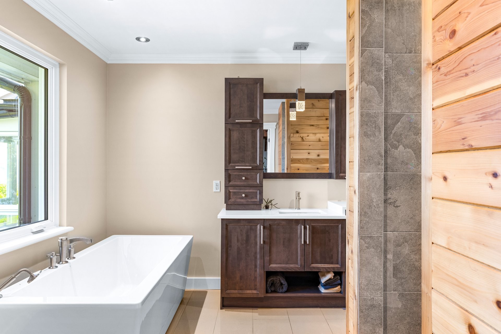 









916


Ch. Viens

,
Magog,




QC
J1X7T1

