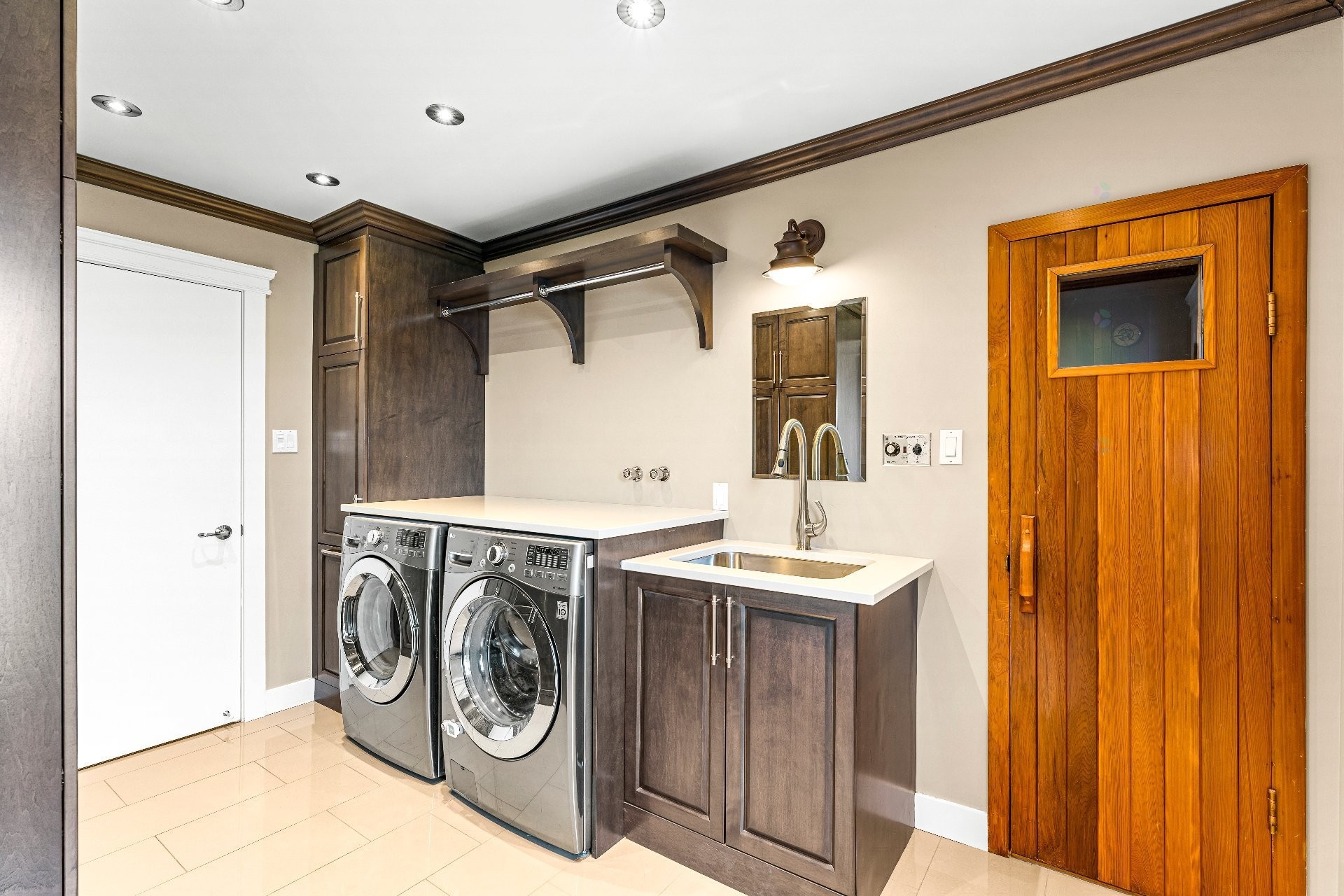 









916


Ch. Viens

,
Magog,




QC
J1X7T1

