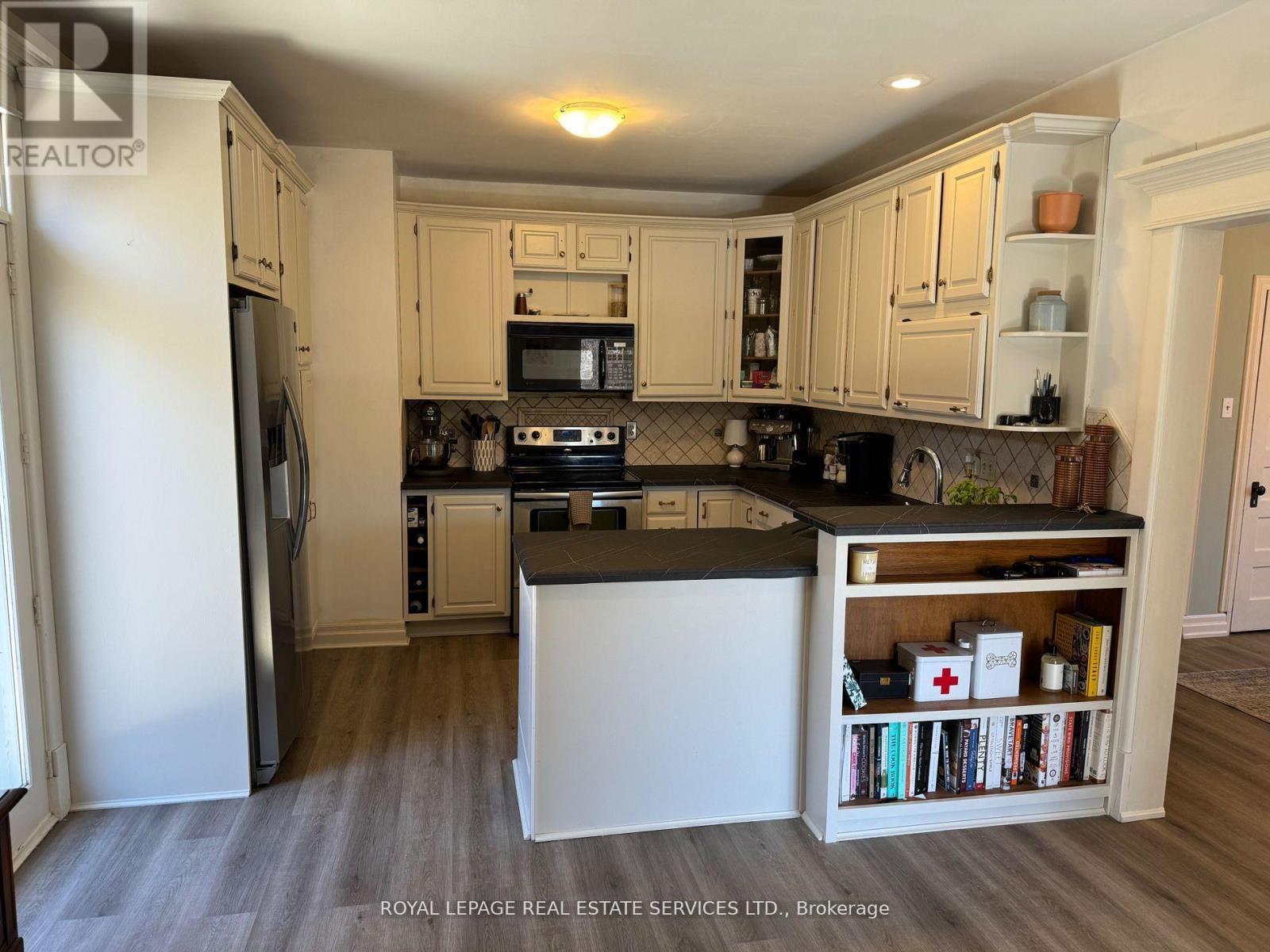 












496 WALKER'S LINE

,
Burlington,




Ontario
L7N2E2

