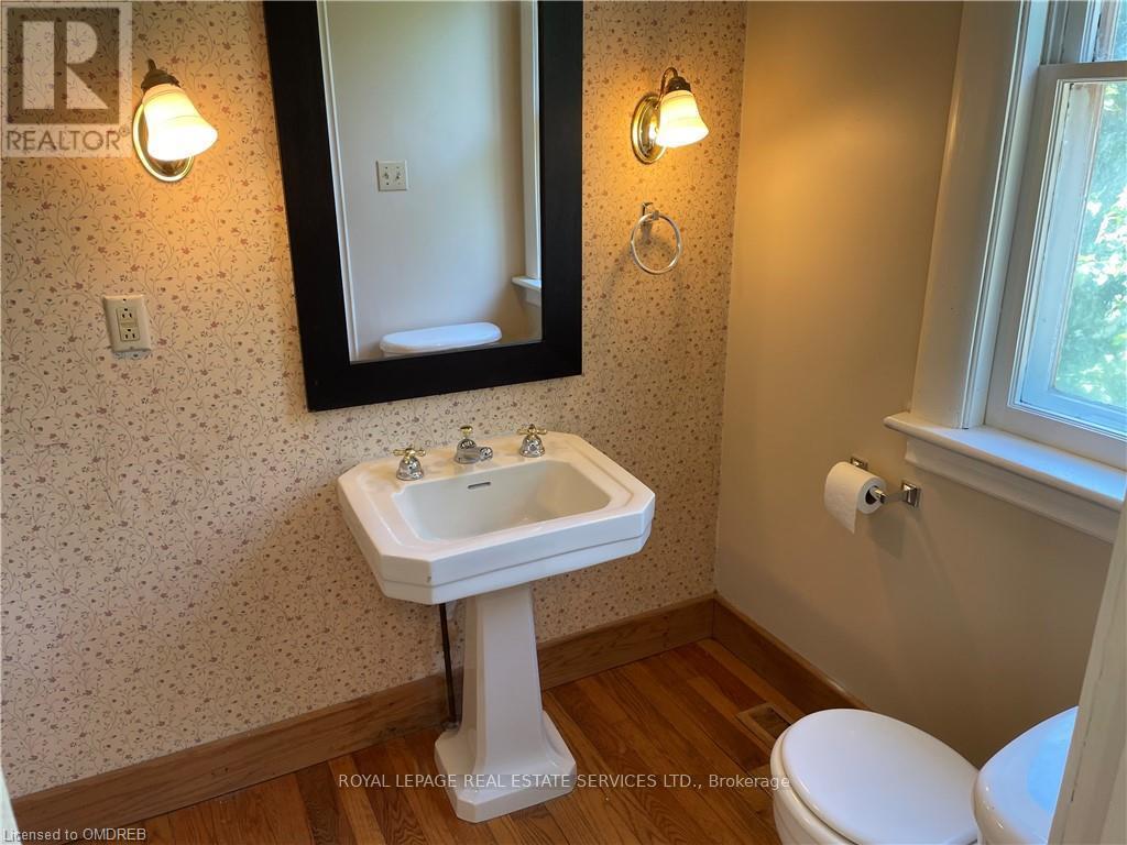 












496 WALKER'S LINE

,
Burlington,




Ontario
L7N2E2

