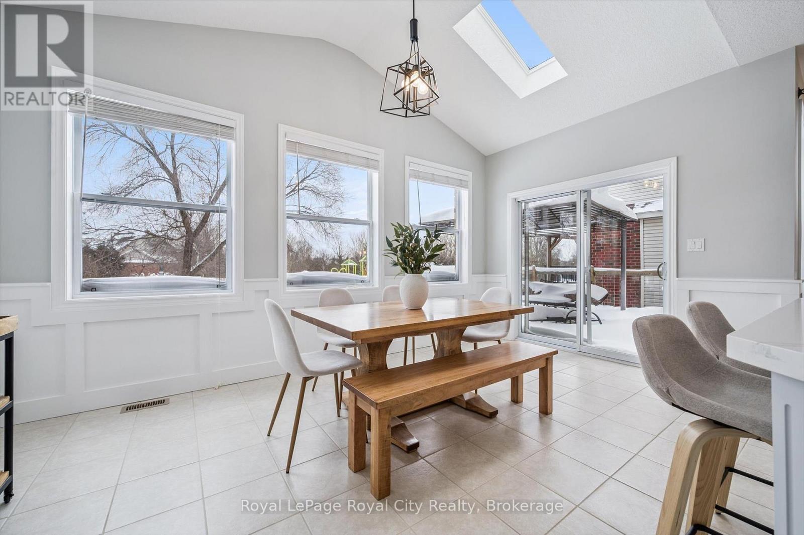 












73 AMSTERDAM CRESCENT

,
Guelph (Pineridge/Westminster Woods),




Ontario
N1L1T4

