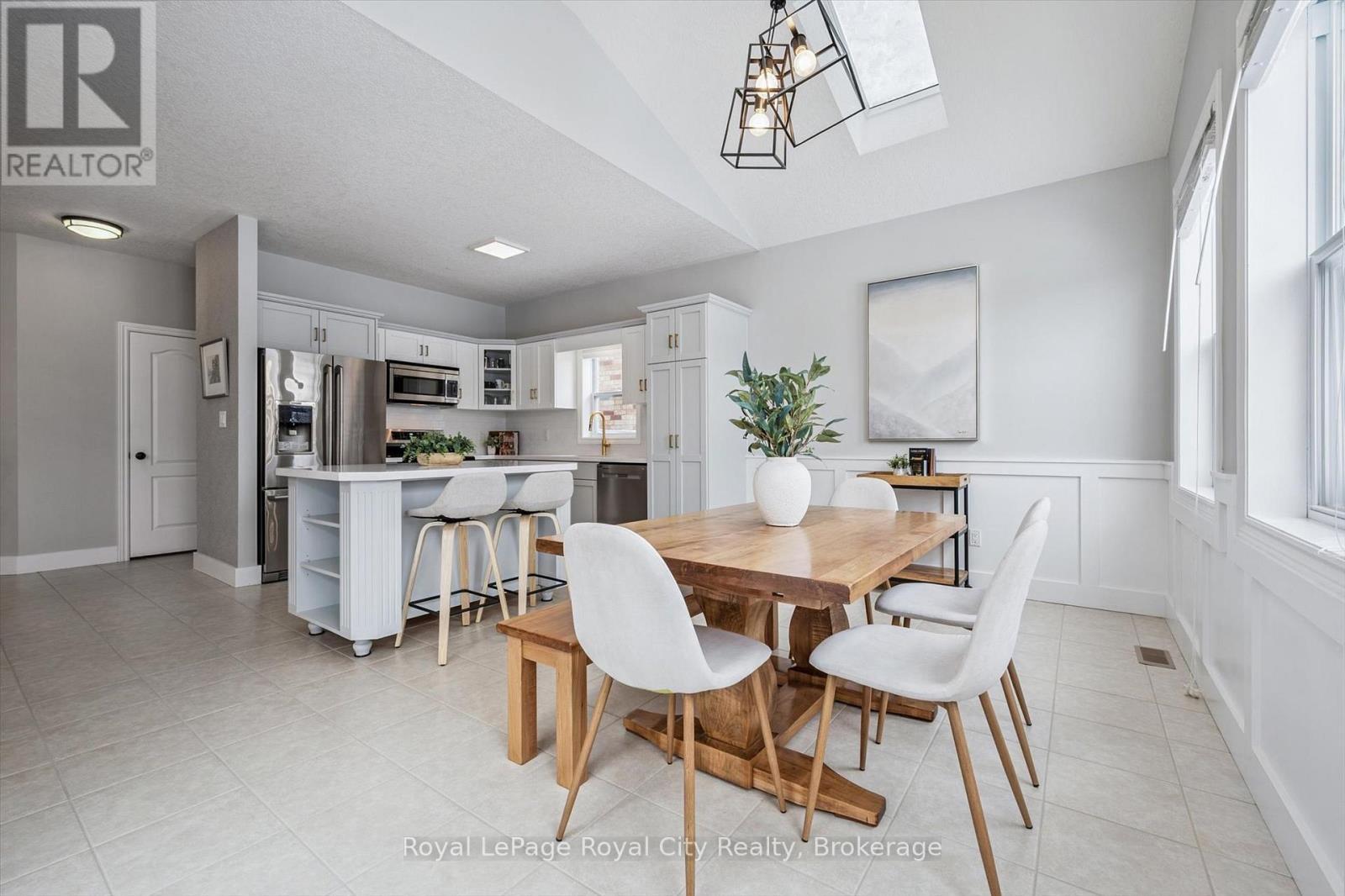 












73 AMSTERDAM CRESCENT

,
Guelph (Pineridge/Westminster Woods),




Ontario
N1L1T4

