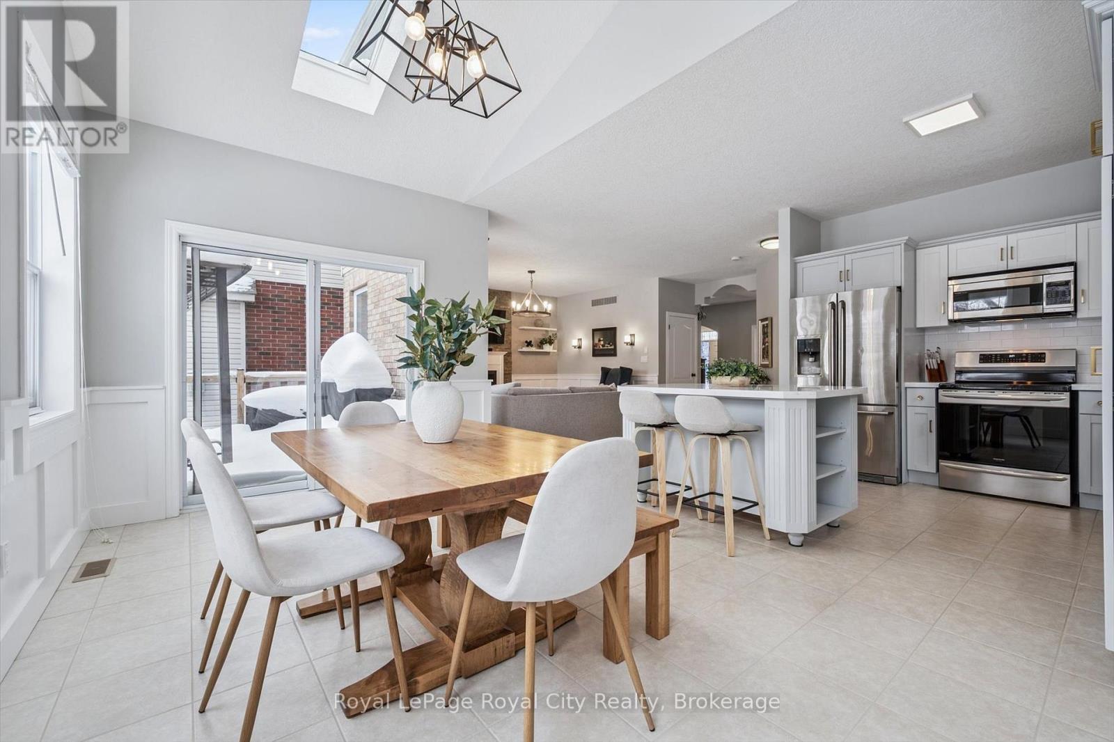 












73 AMSTERDAM CRESCENT

,
Guelph (Pineridge/Westminster Woods),




Ontario
N1L1T4

