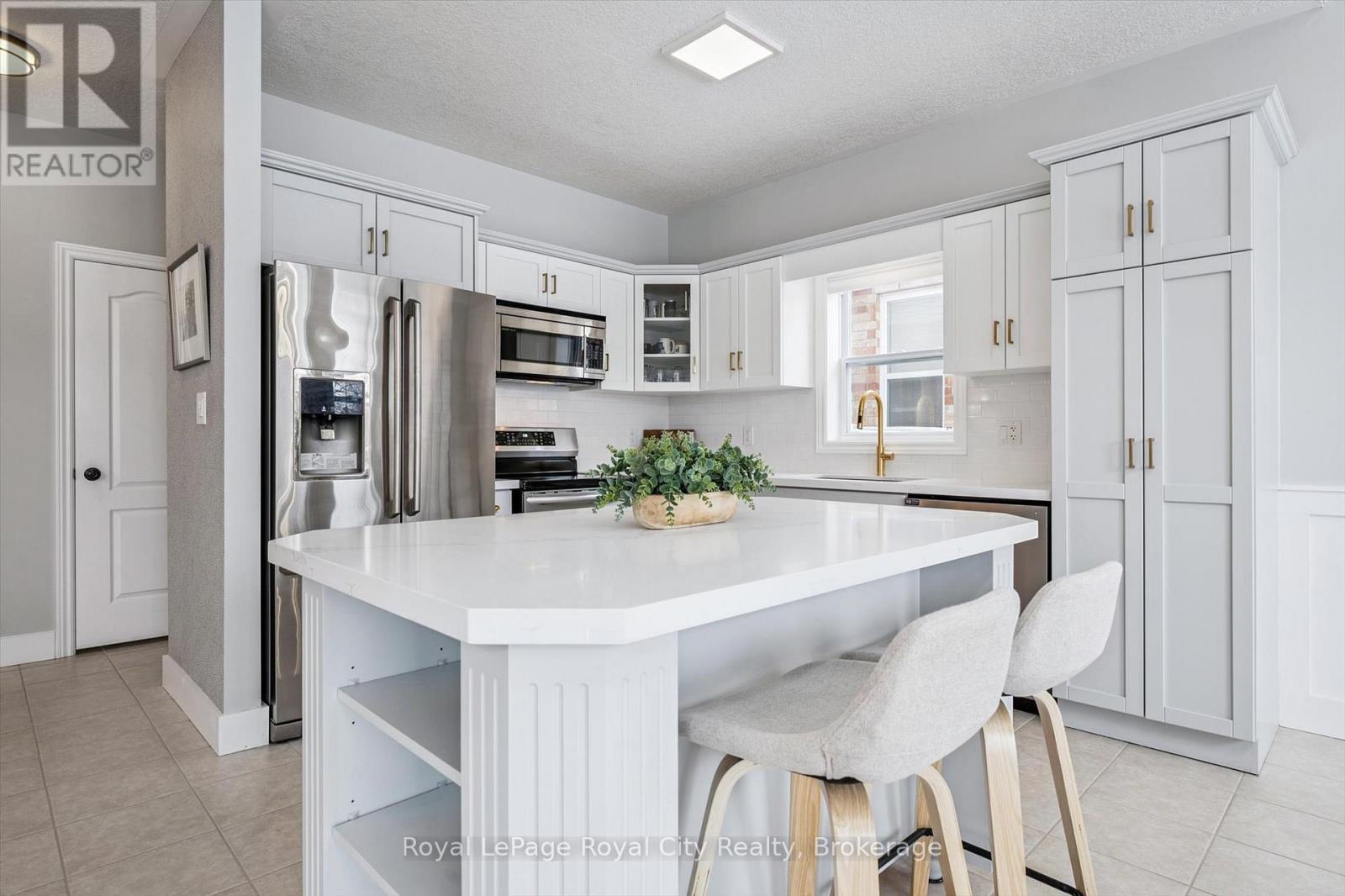 












73 AMSTERDAM CRESCENT

,
Guelph (Pineridge/Westminster Woods),




Ontario
N1L1T4

