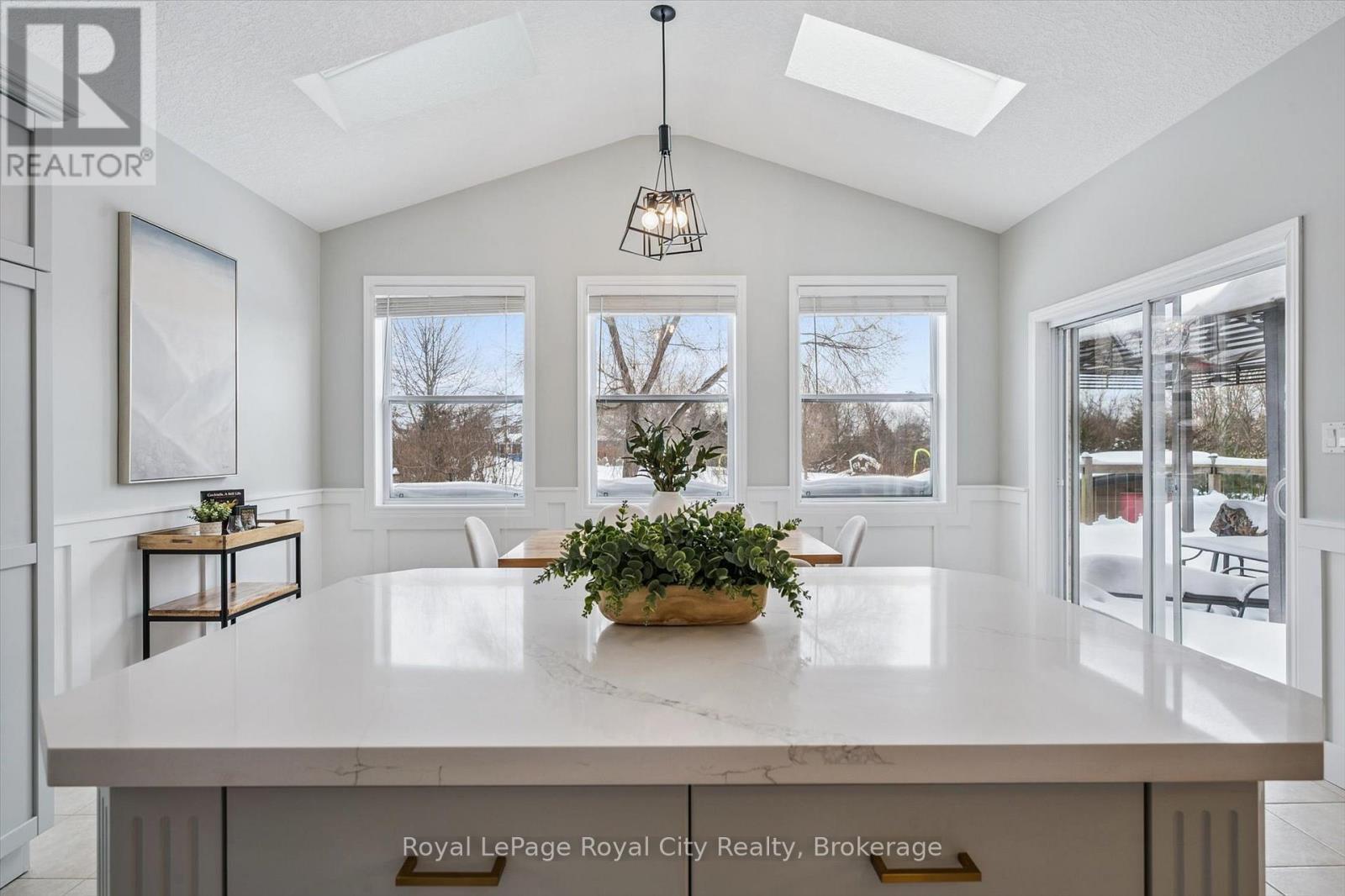 












73 AMSTERDAM CRESCENT

,
Guelph (Pineridge/Westminster Woods),




Ontario
N1L1T4

