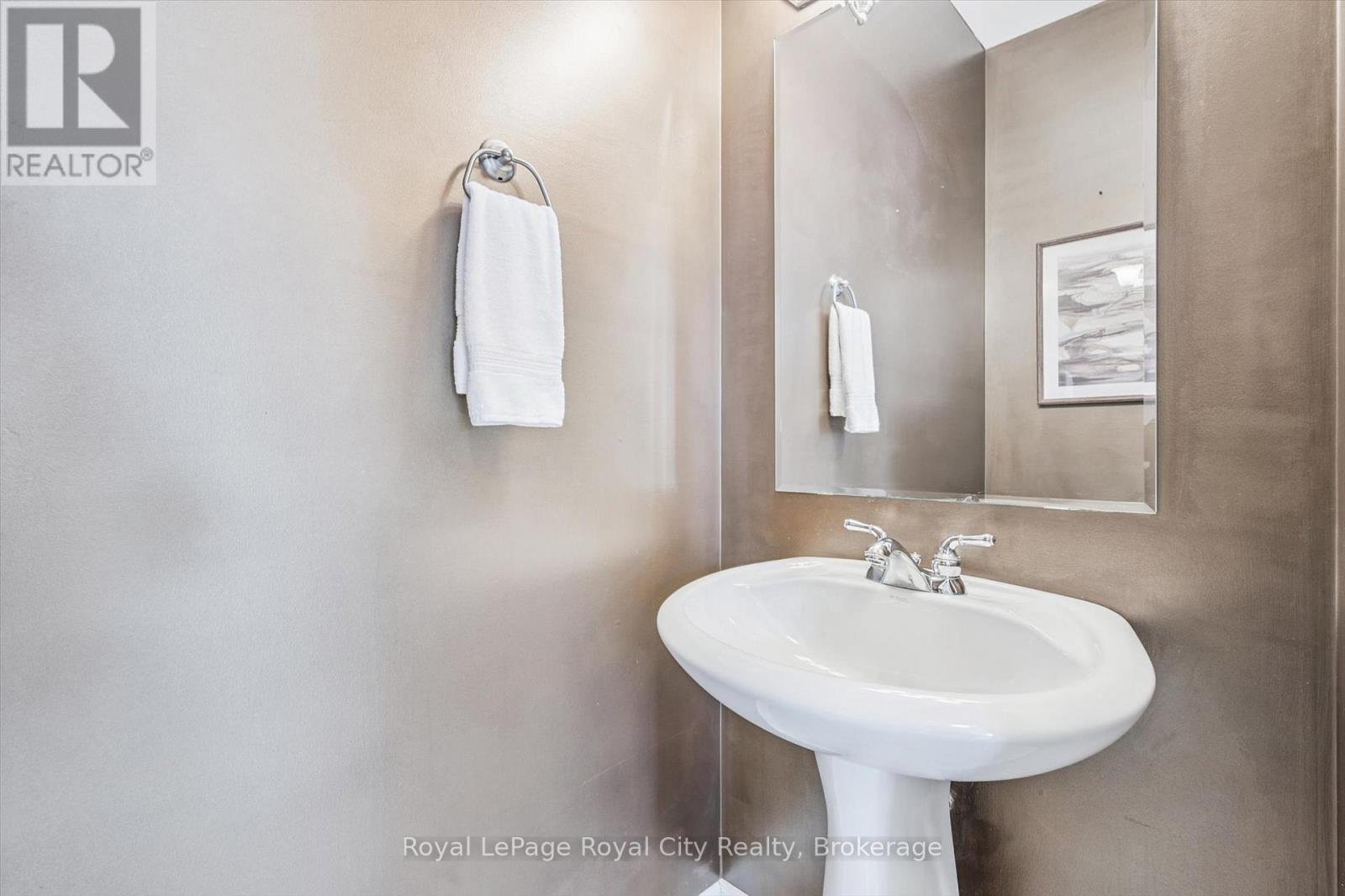 












73 AMSTERDAM CRESCENT

,
Guelph (Pineridge/Westminster Woods),




Ontario
N1L1T4

