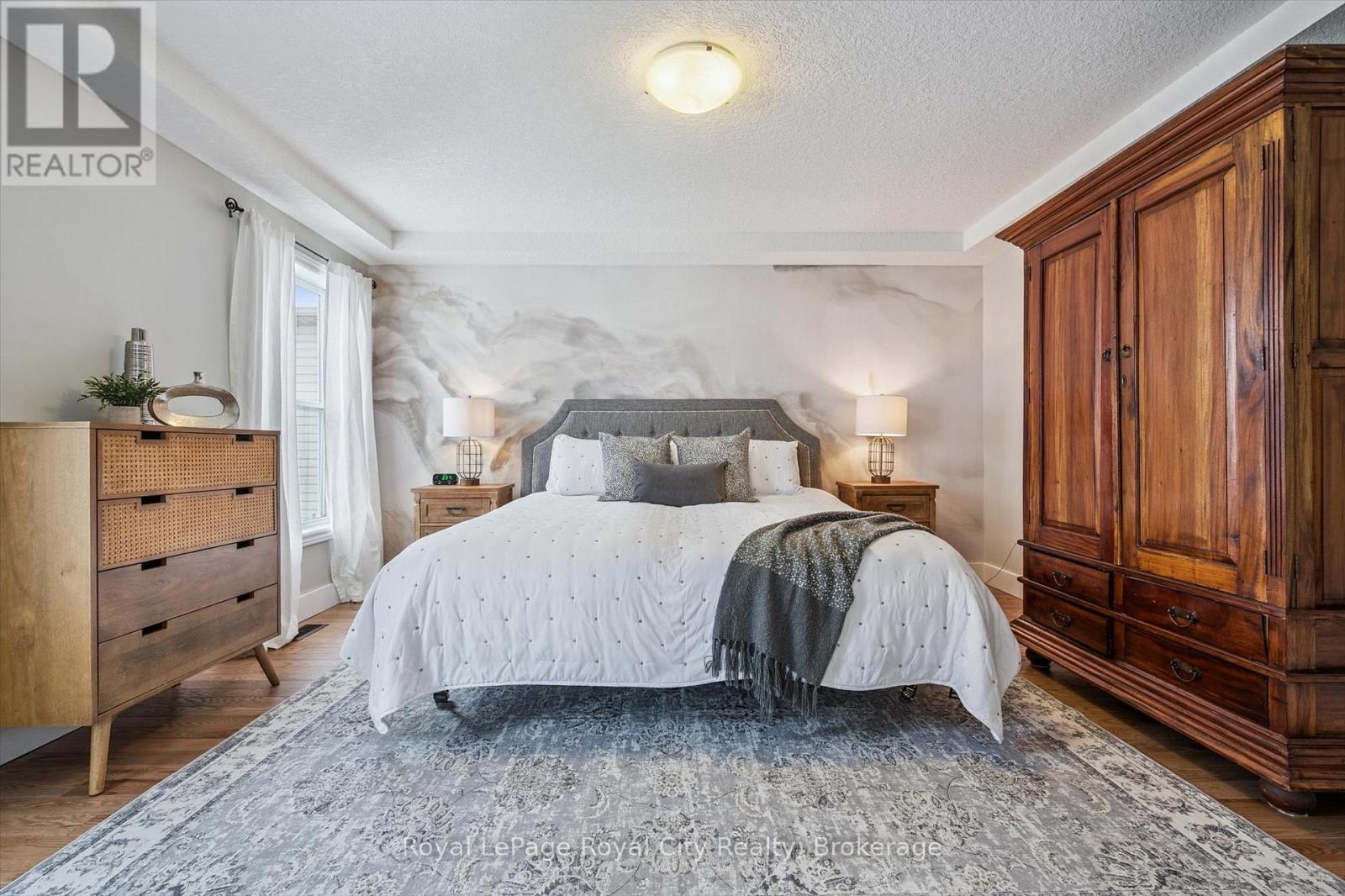 












73 AMSTERDAM CRESCENT

,
Guelph (Pineridge/Westminster Woods),




Ontario
N1L1T4

