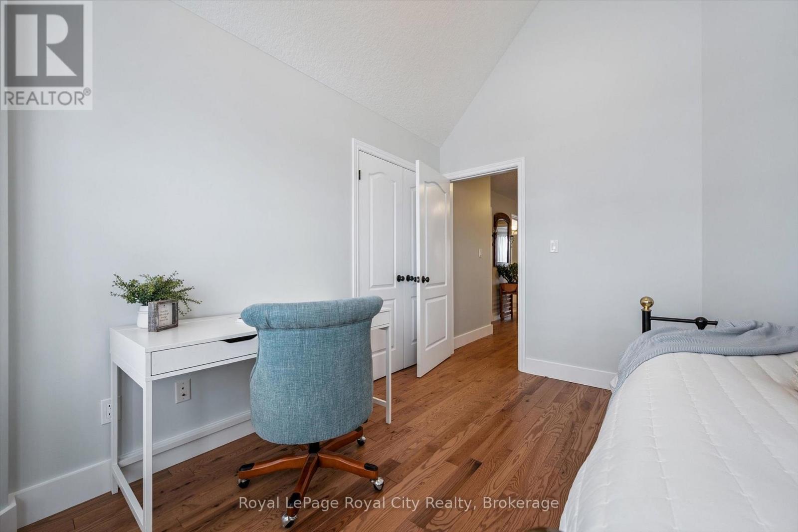 












73 AMSTERDAM CRESCENT

,
Guelph (Pineridge/Westminster Woods),




Ontario
N1L1T4

