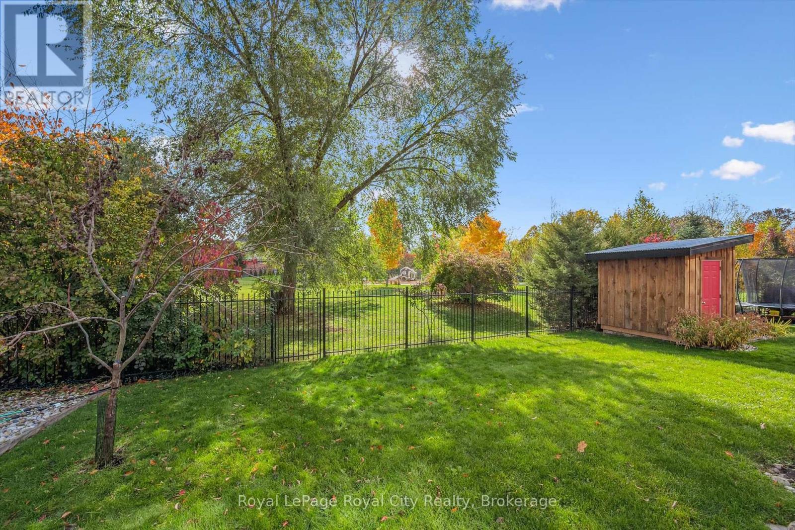 












73 AMSTERDAM CRESCENT

,
Guelph (Pineridge/Westminster Woods),




Ontario
N1L1T4

