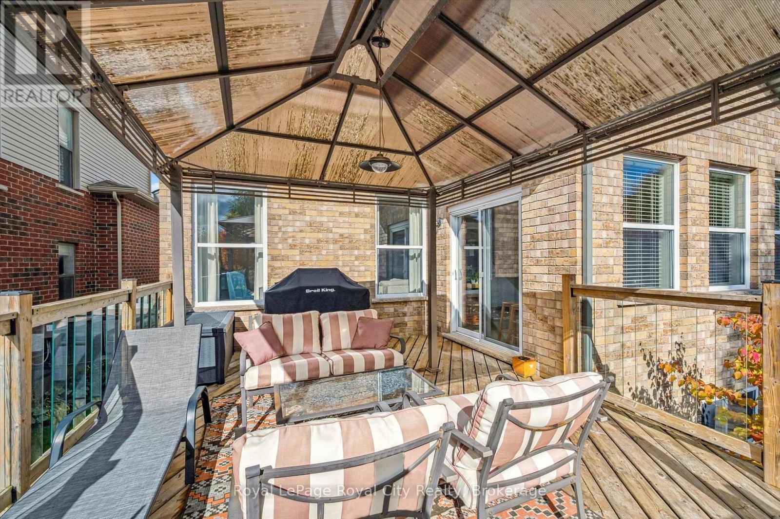 












73 AMSTERDAM CRESCENT

,
Guelph (Pineridge/Westminster Woods),




Ontario
N1L1T4

