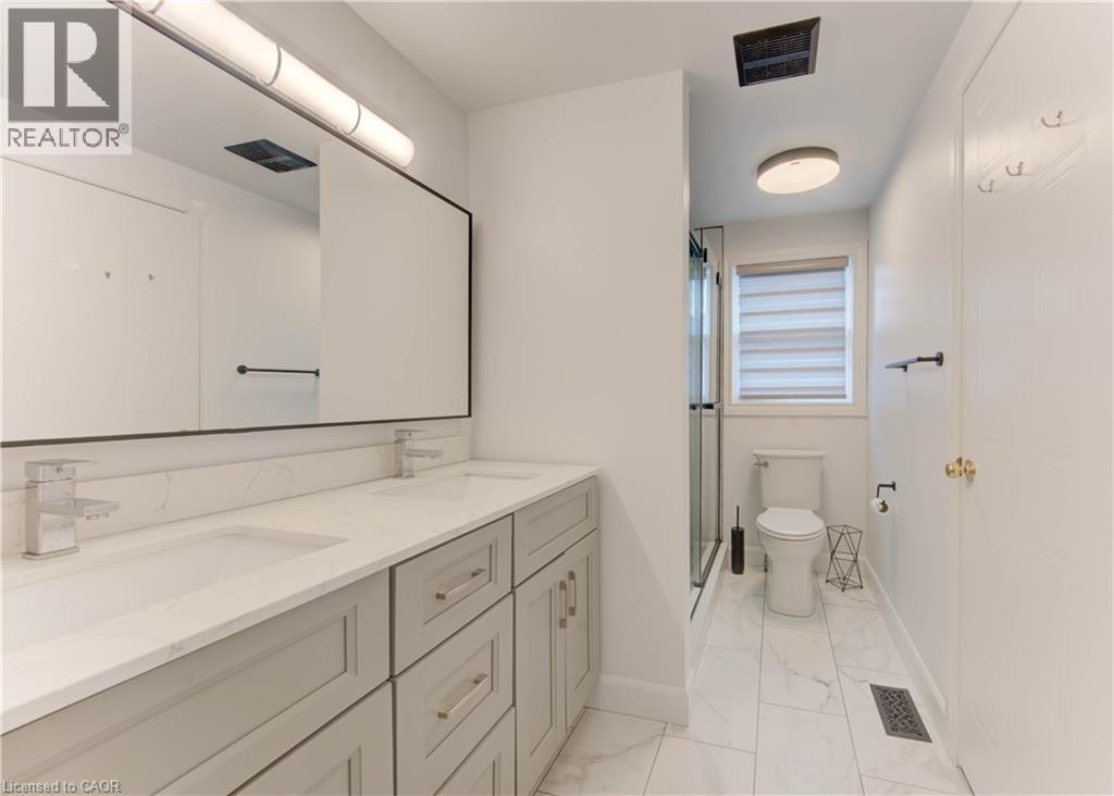 












916 VERONICA Court

,
Kitchener,




Ontario
N2A4G4

