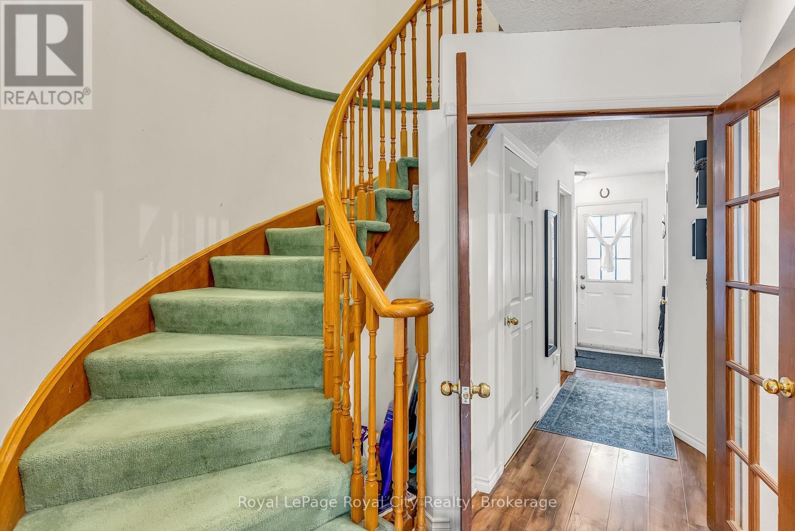 












44 - 302 COLLEGE AVENUE W

,
Guelph (Dovercliffe Park/Old University),




Ontario
N1G4T6

