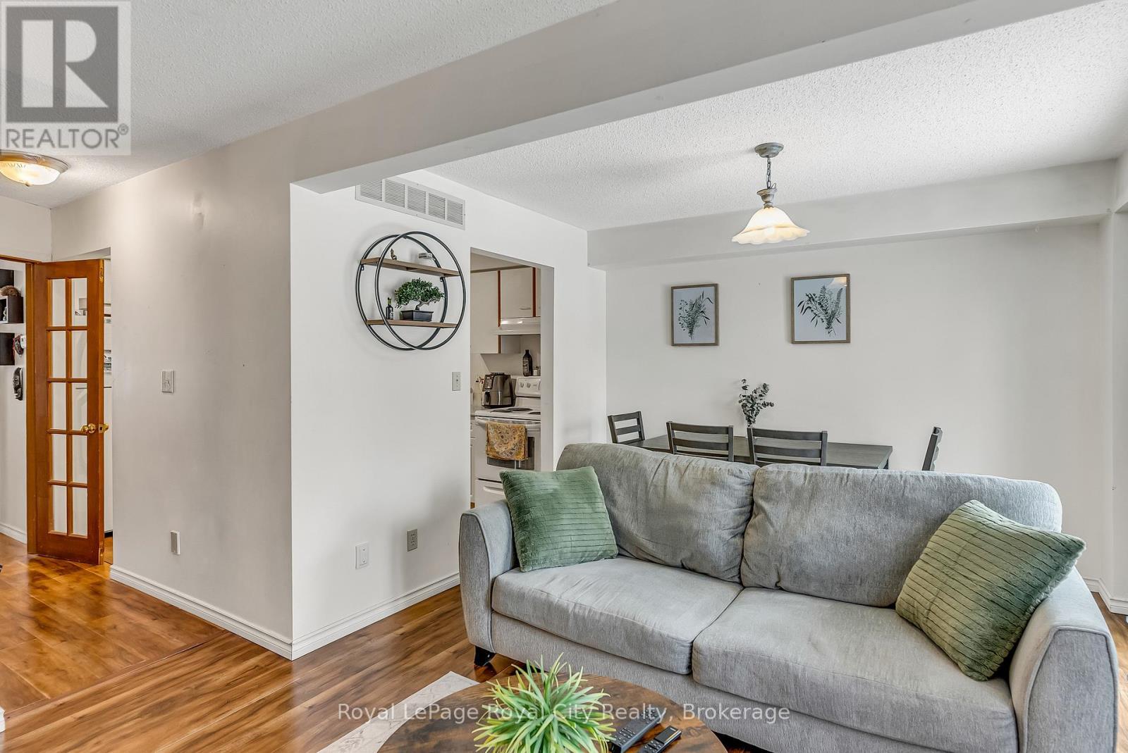 












44 - 302 COLLEGE AVENUE W

,
Guelph (Dovercliffe Park/Old University),




Ontario
N1G4T6

