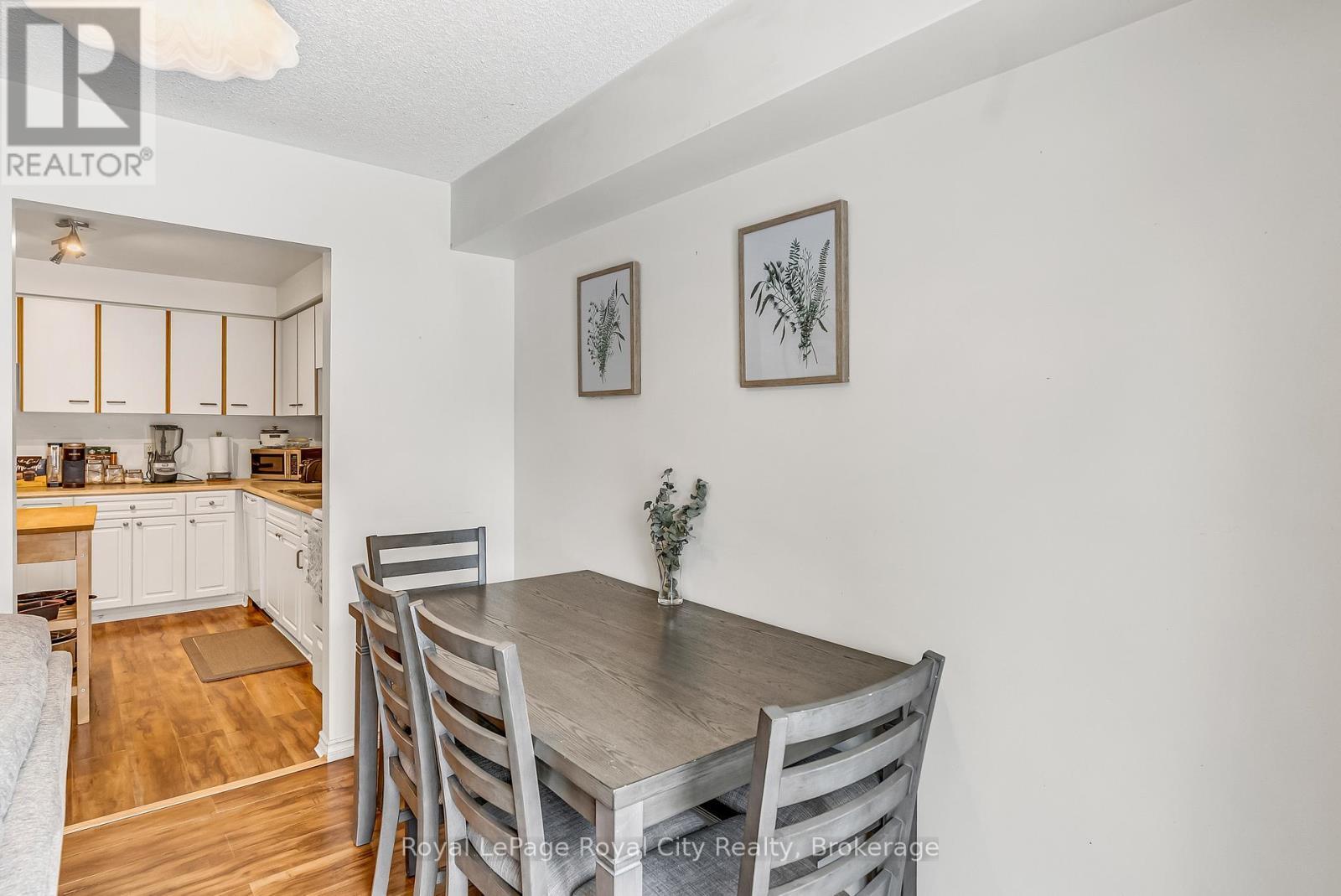 












44 - 302 COLLEGE AVENUE W

,
Guelph (Dovercliffe Park/Old University),




Ontario
N1G4T6


