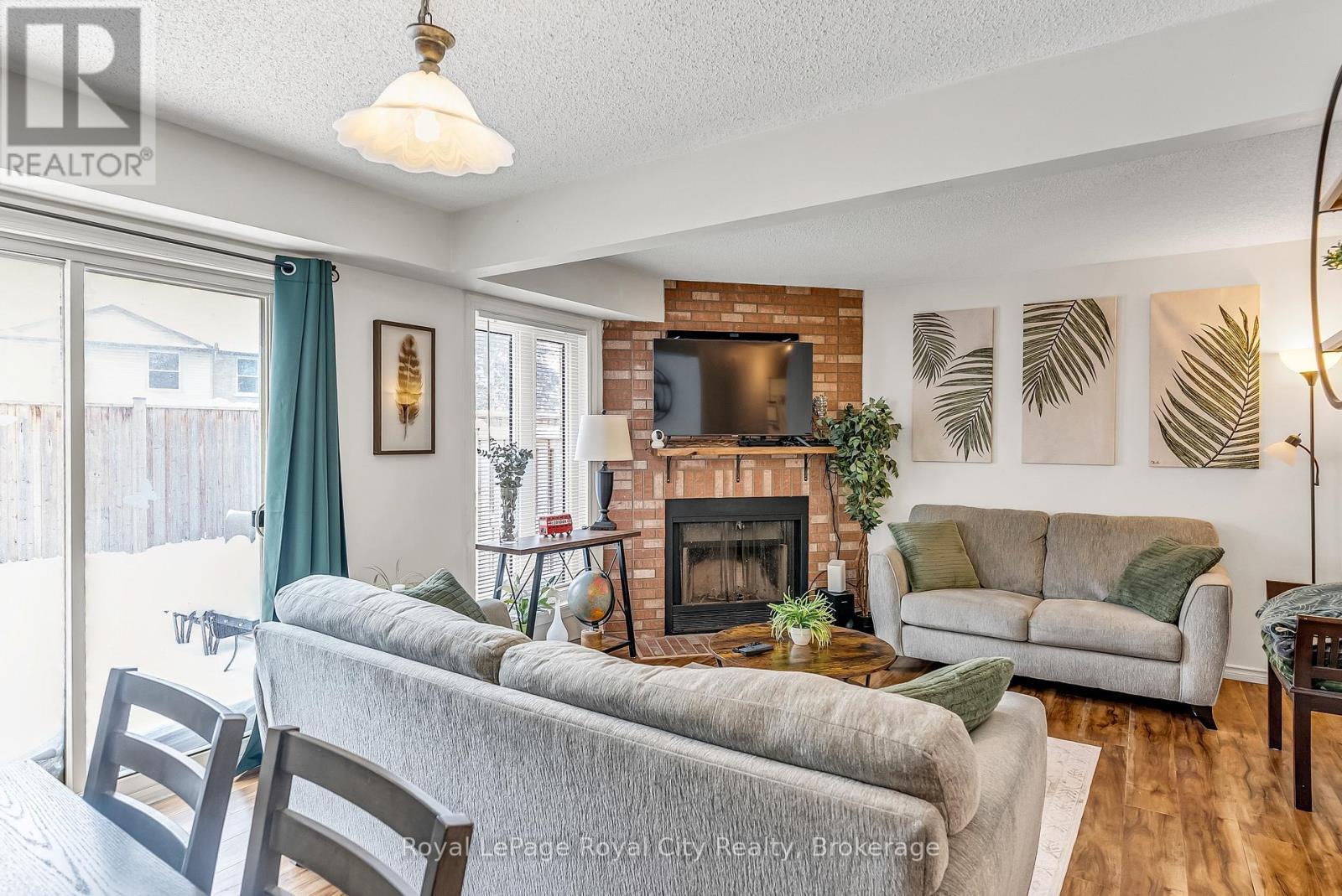 












44 - 302 COLLEGE AVENUE W

,
Guelph (Dovercliffe Park/Old University),




Ontario
N1G4T6

