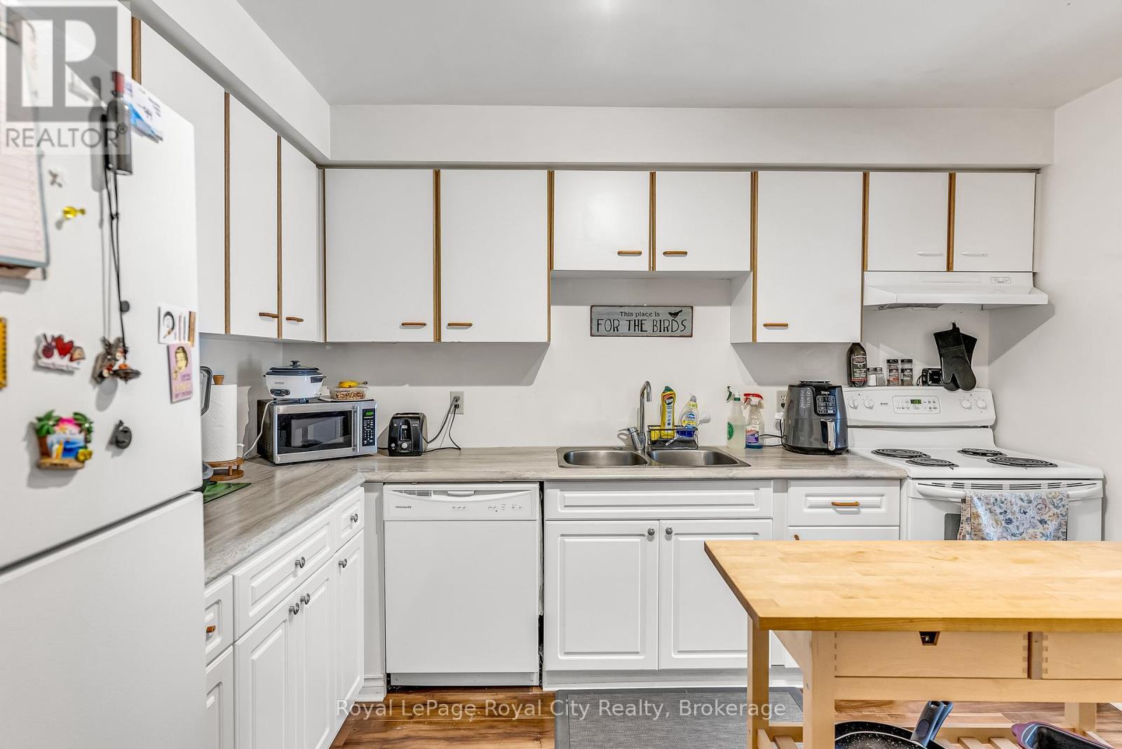 












44 - 302 COLLEGE AVENUE W

,
Guelph (Dovercliffe Park/Old University),




Ontario
N1G4T6

